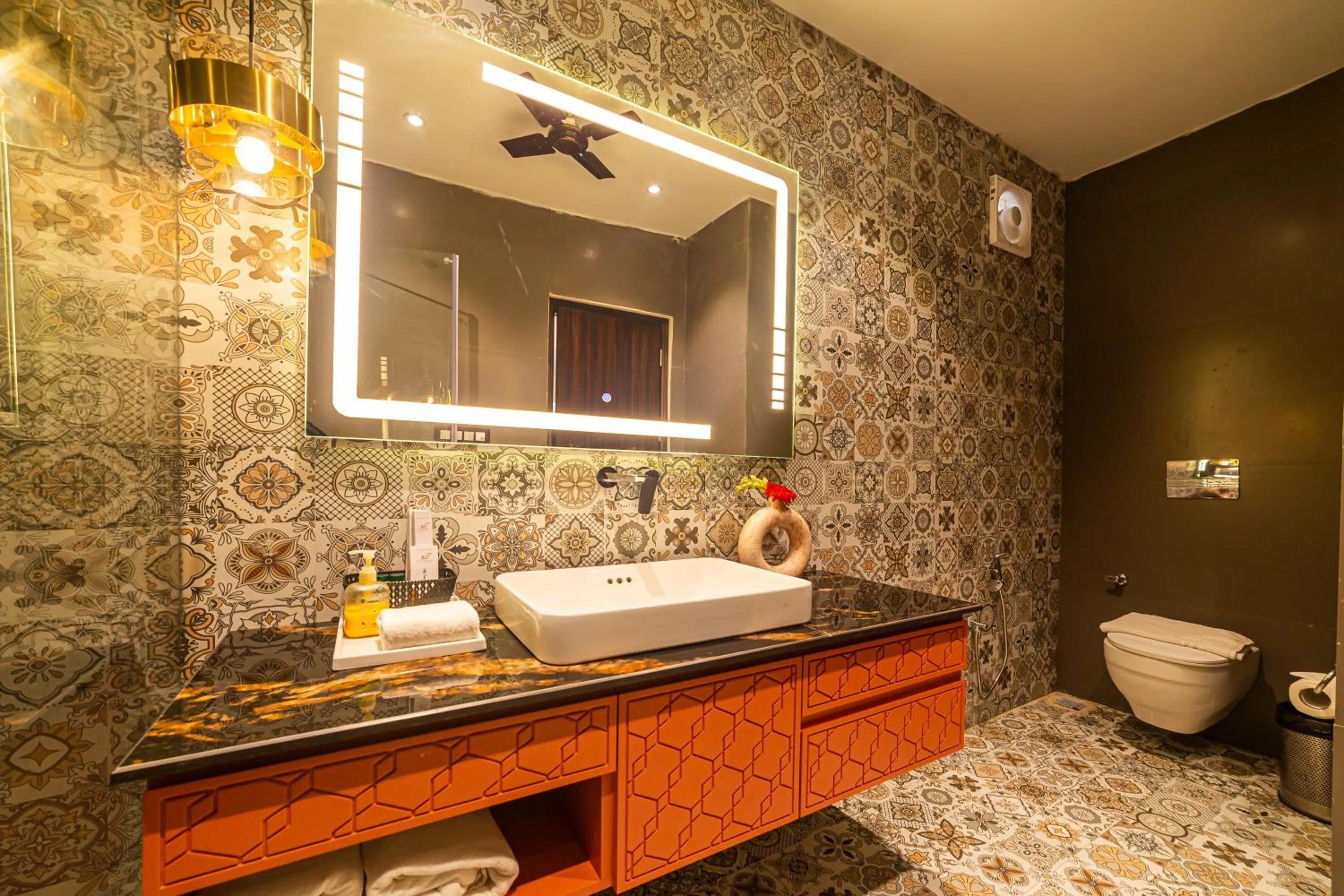 Bathroom in Manu Maharani Resort