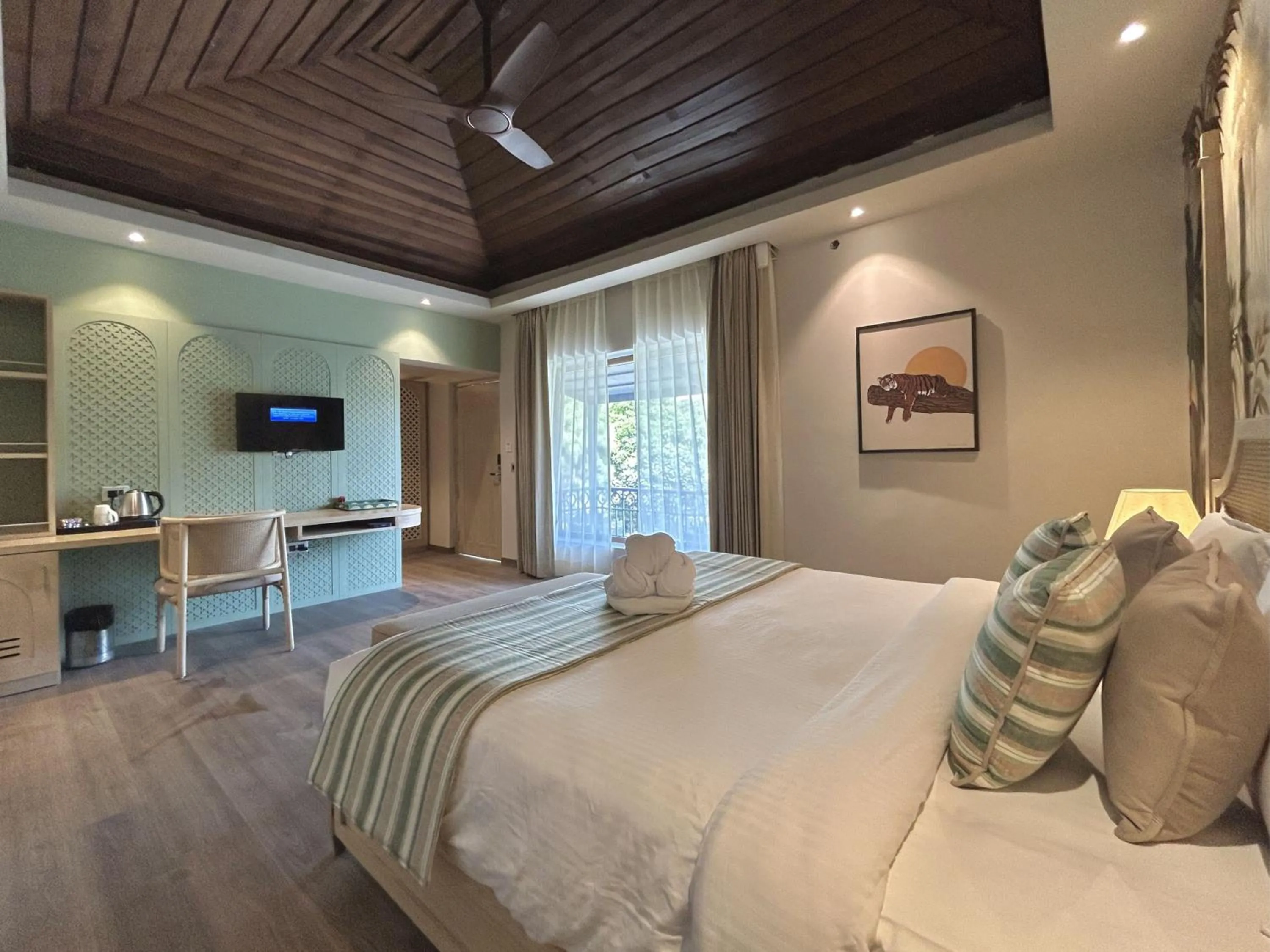 Photo of the whole room, Bed in Manu Maharani Resort