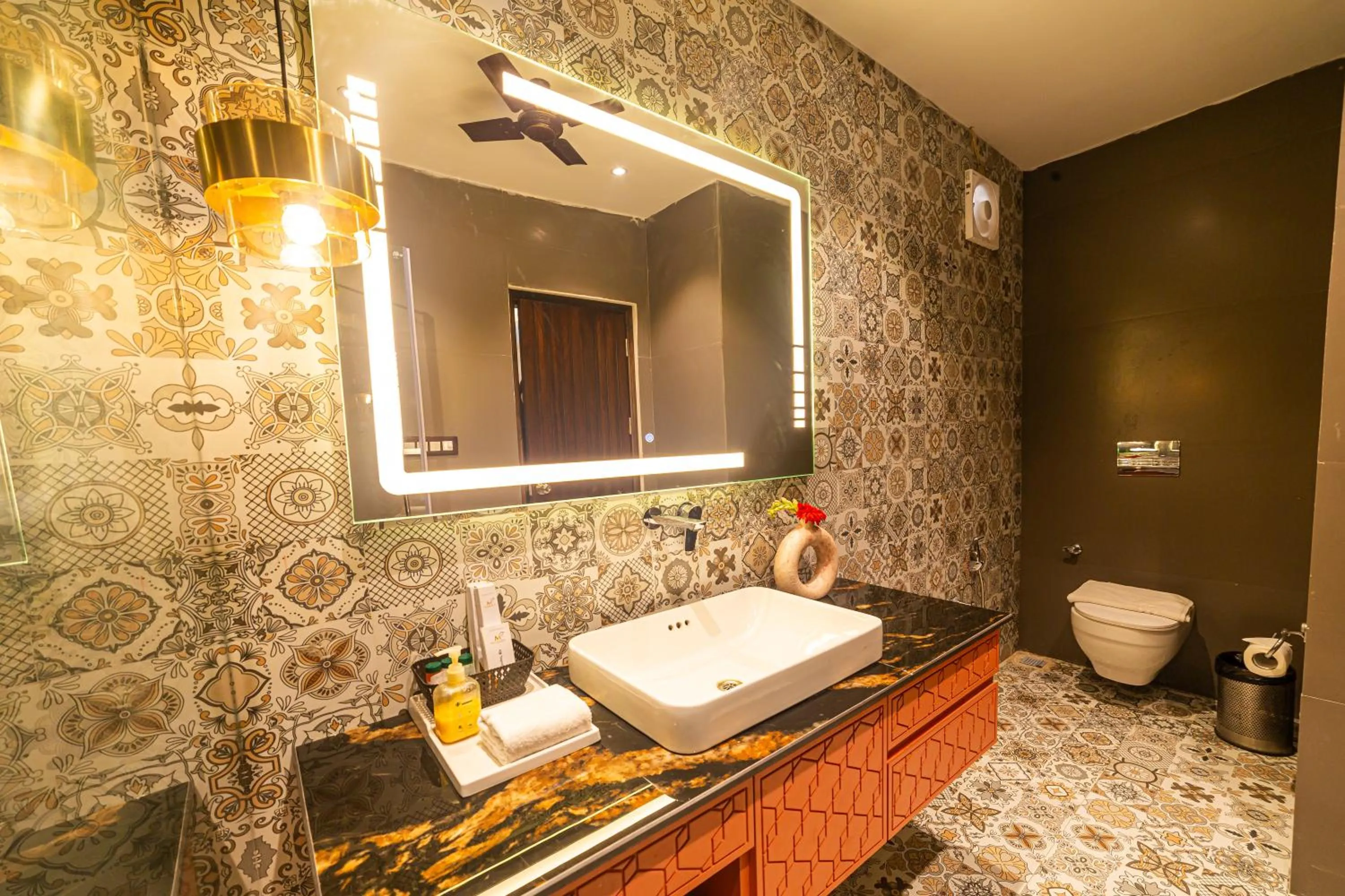 Bathroom in Manu Maharani Resort