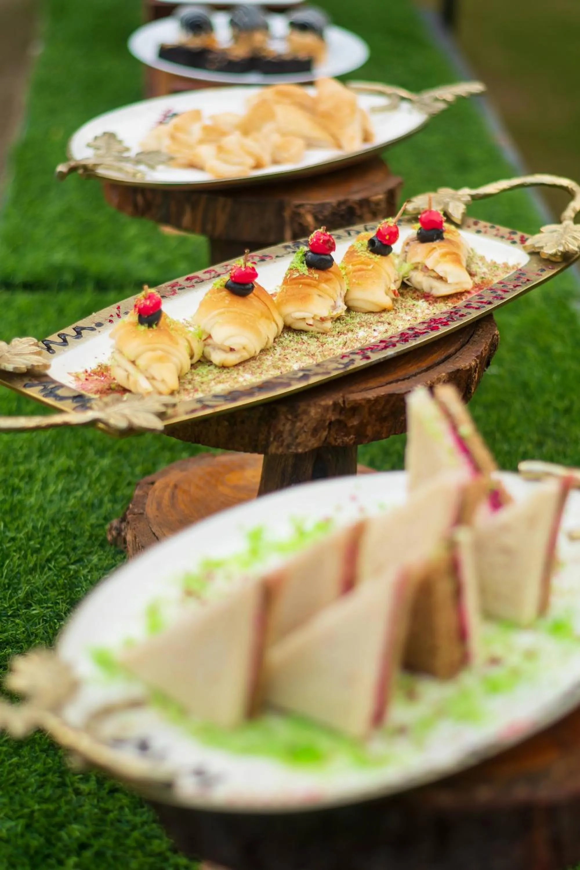 Food and drinks in Manu Maharani Resort