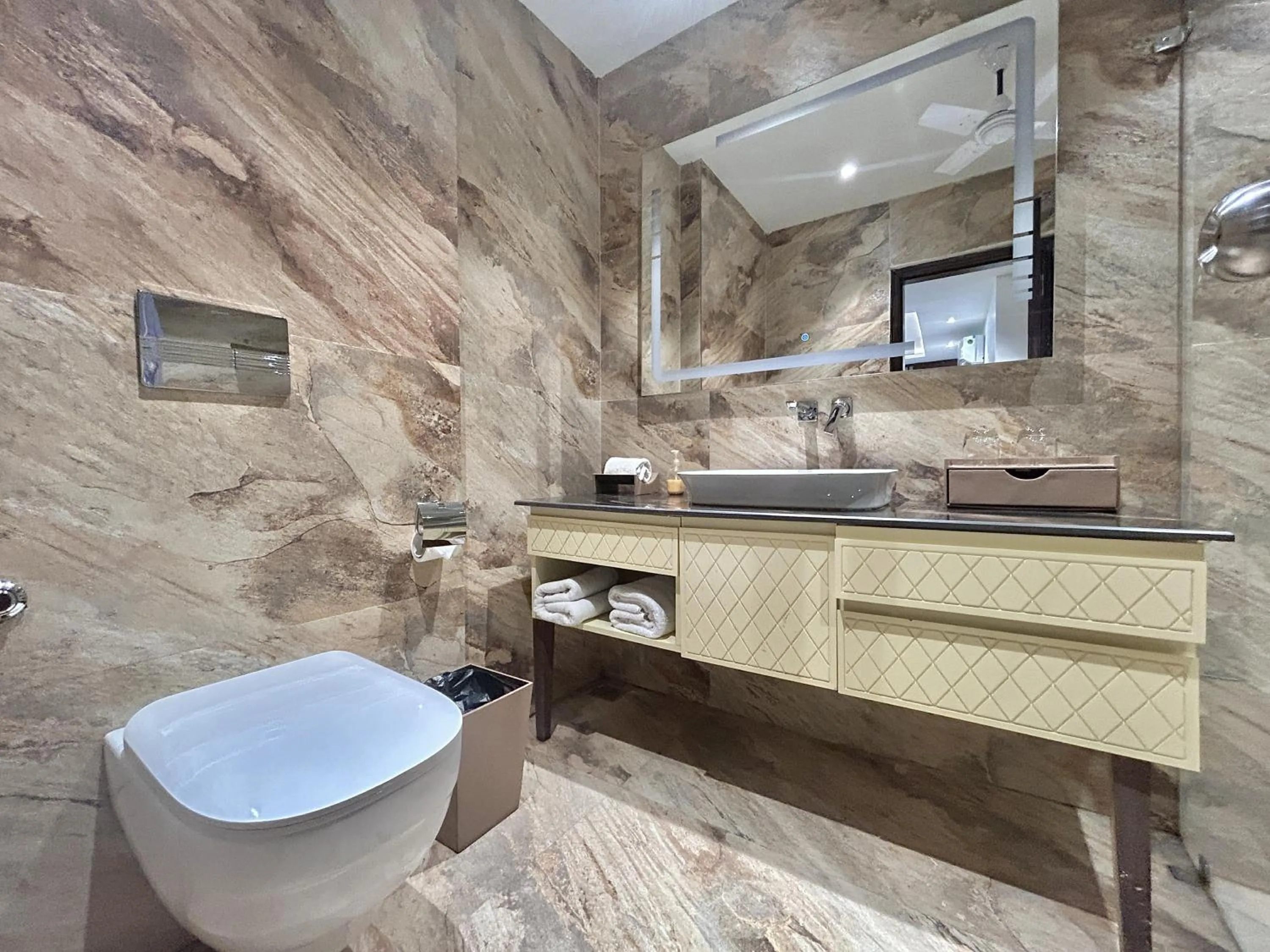 Bathroom in Manu Maharani Resort