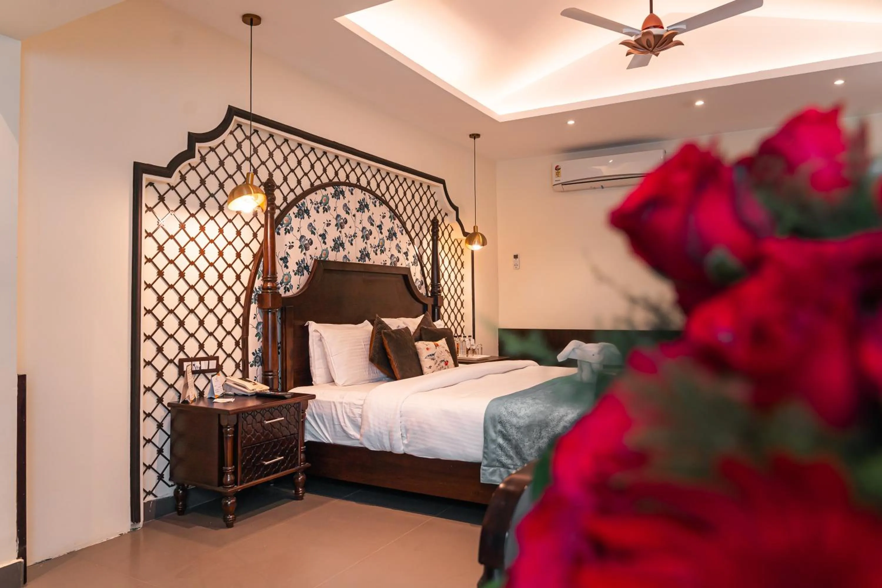 Bedroom, Bed in Manu Maharani Resort