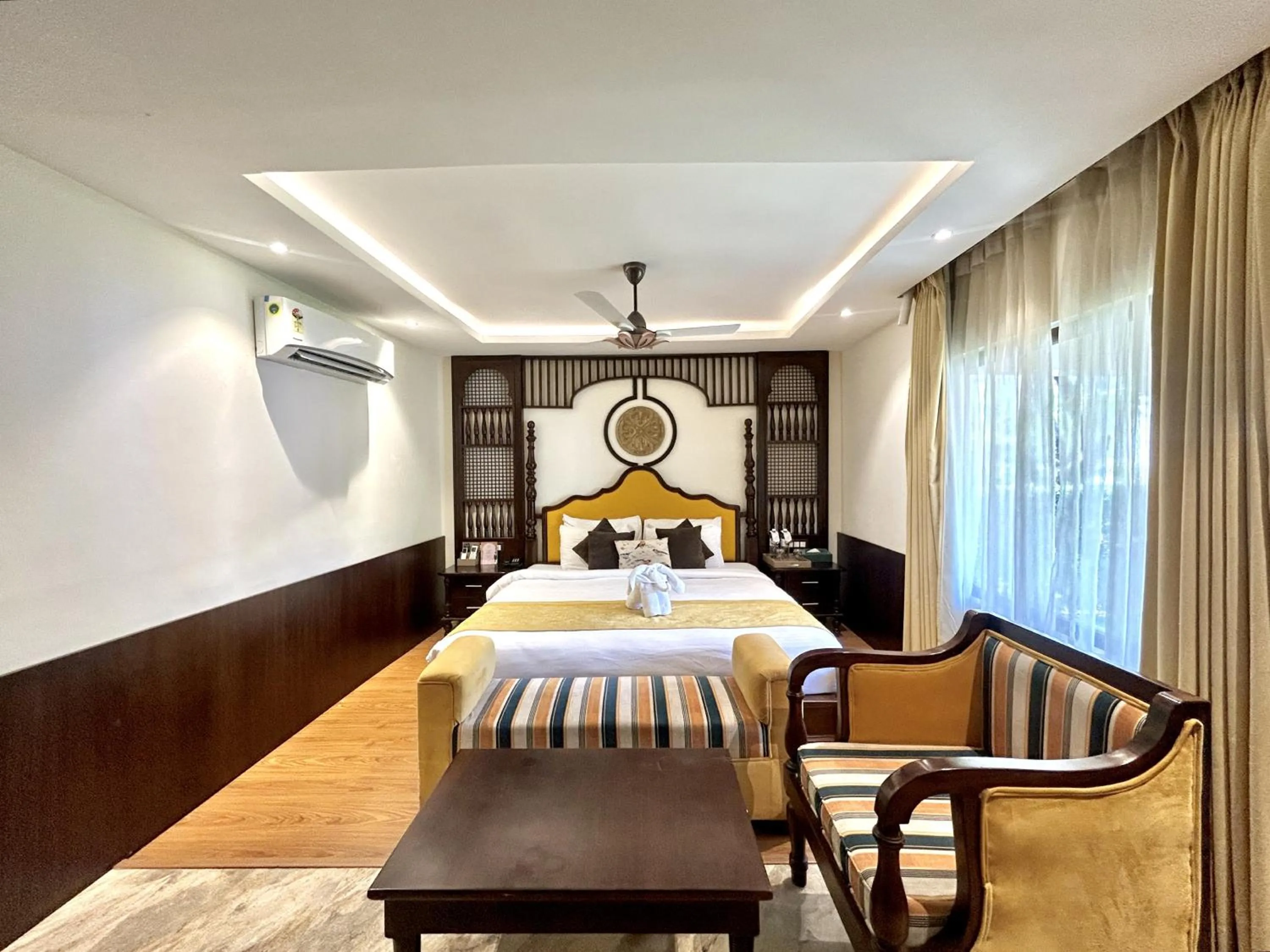 Bedroom, Bed in Manu Maharani Resort