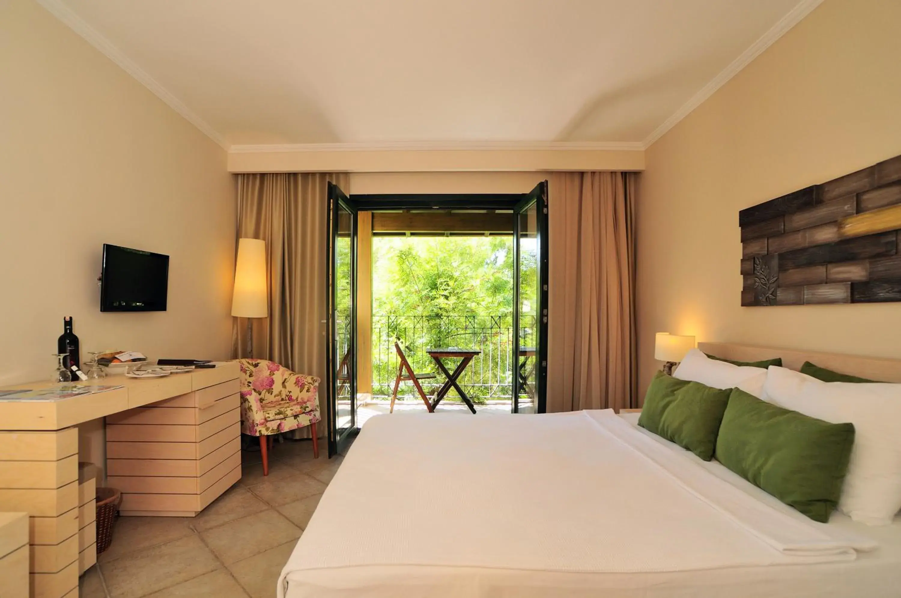 Photo of the whole room, Bed in Zeytinada Hotel Photo of the whole room, Bed in Zeytinada Hotel