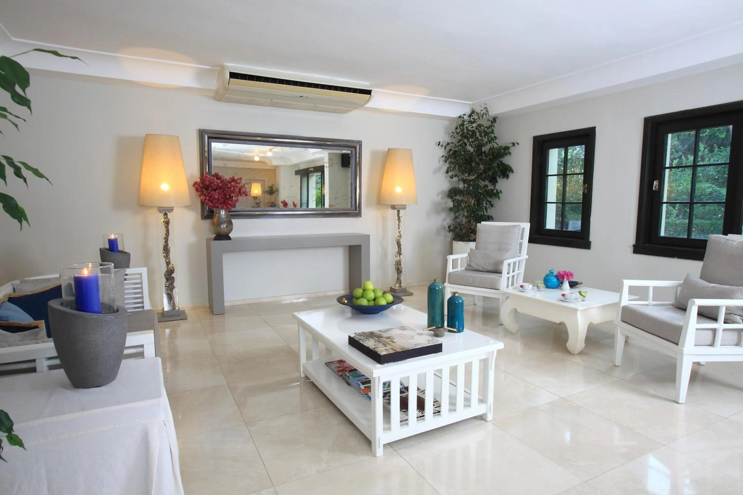 Lobby or reception in Zeytinada Hotel