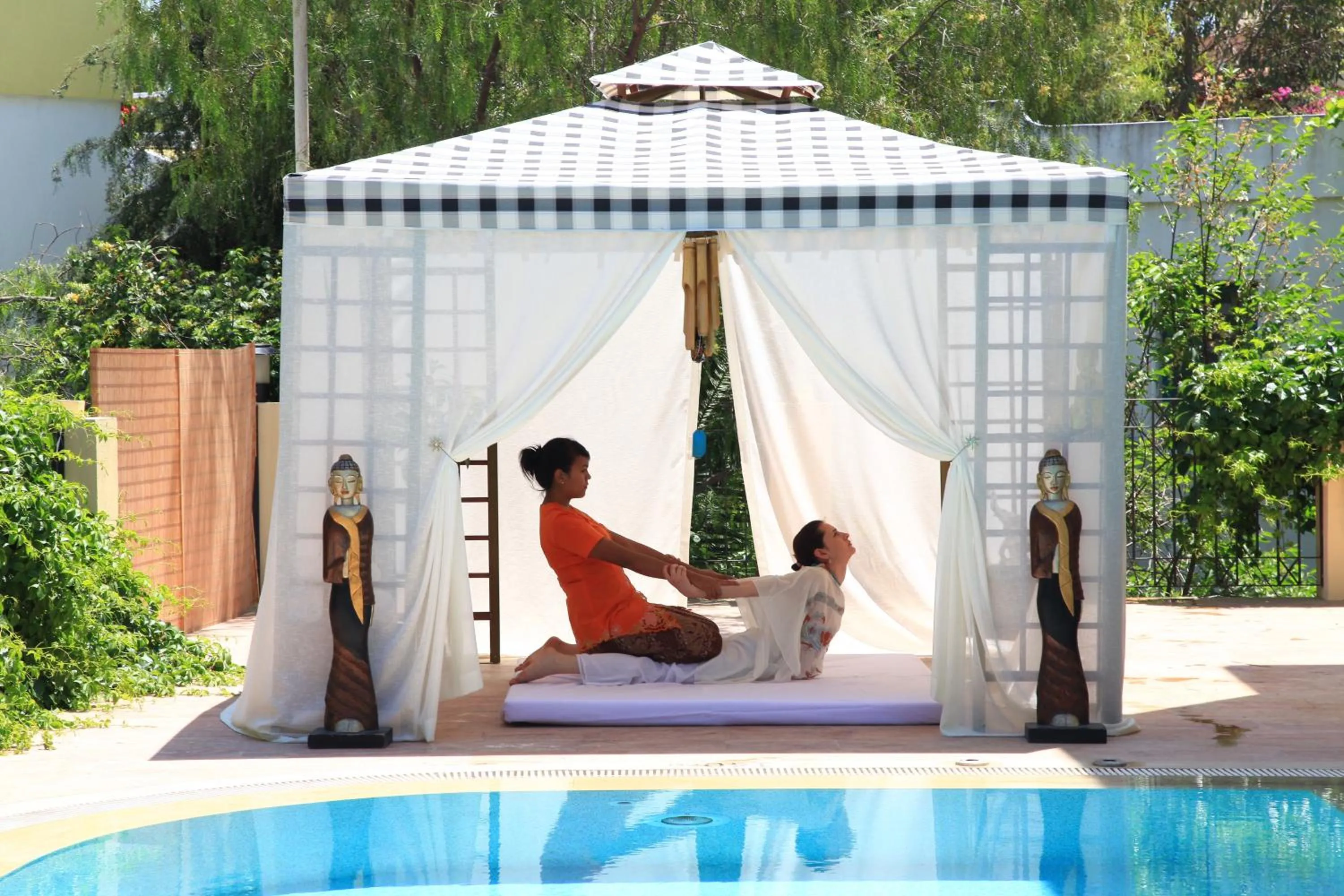 Swimming pool in Zeytinada Hotel