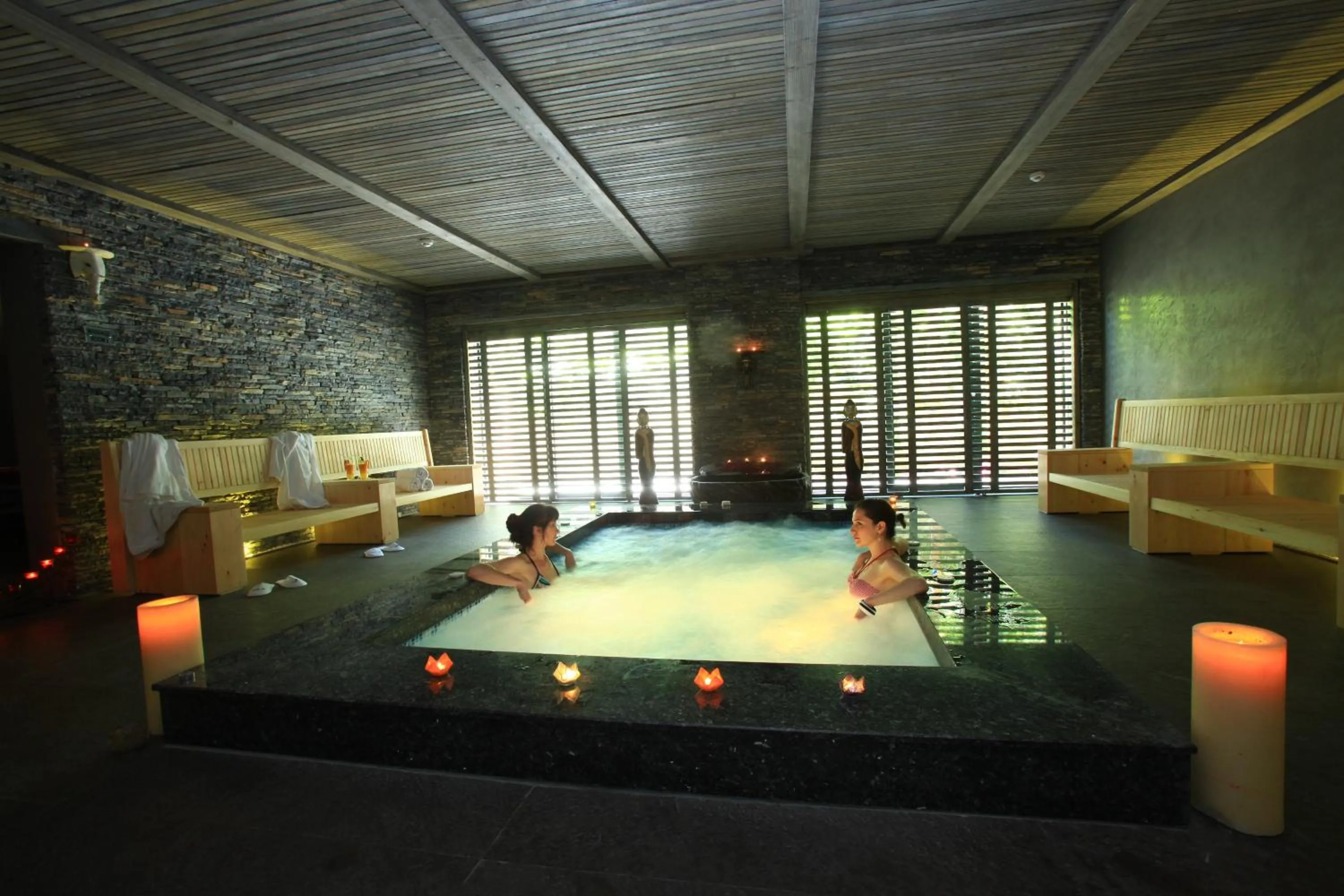 Swimming pool in Zeytinada Hotel