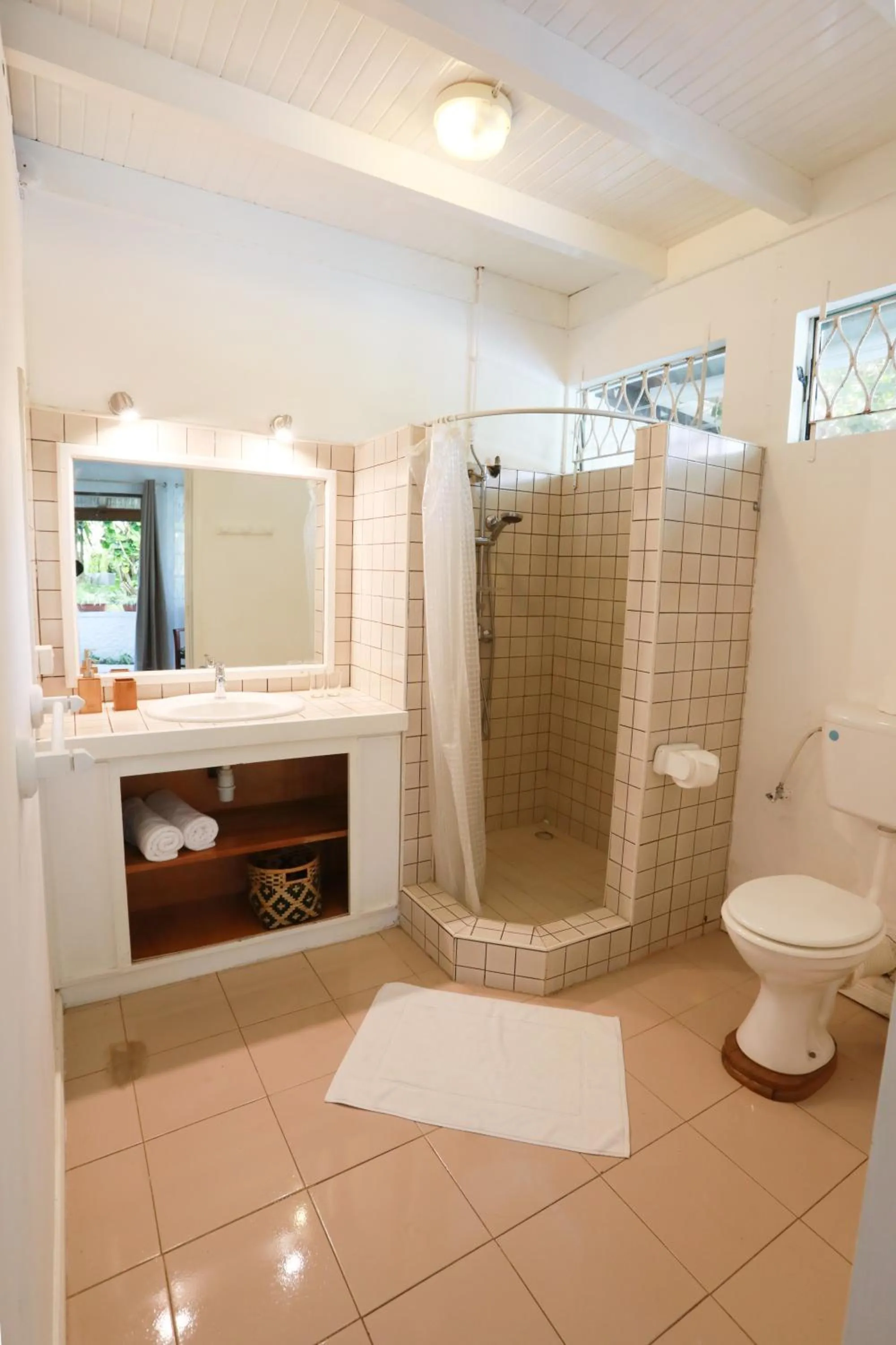 Bathroom in Chantauvent Guest House