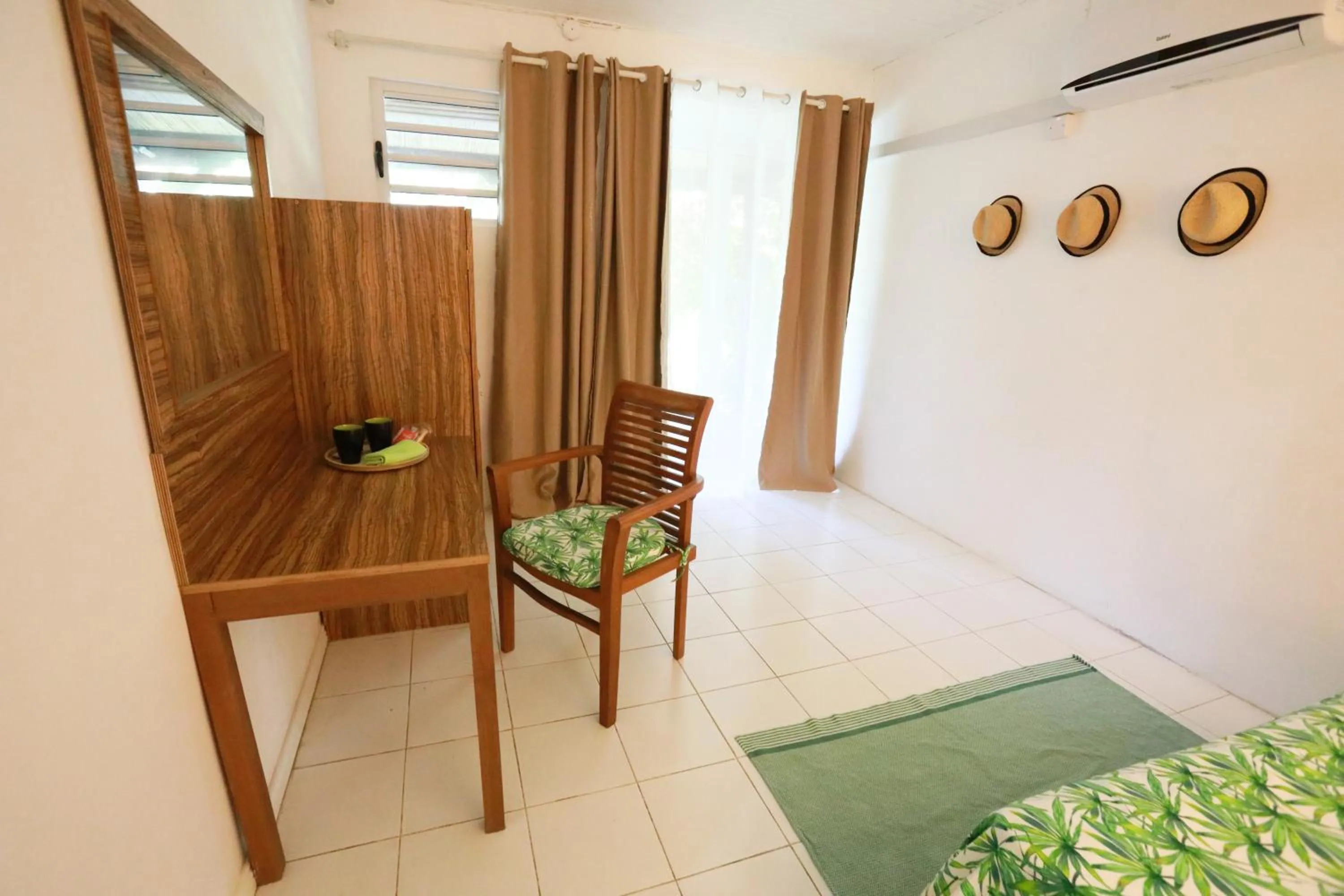Seating area, Bed in Chantauvent Guest House