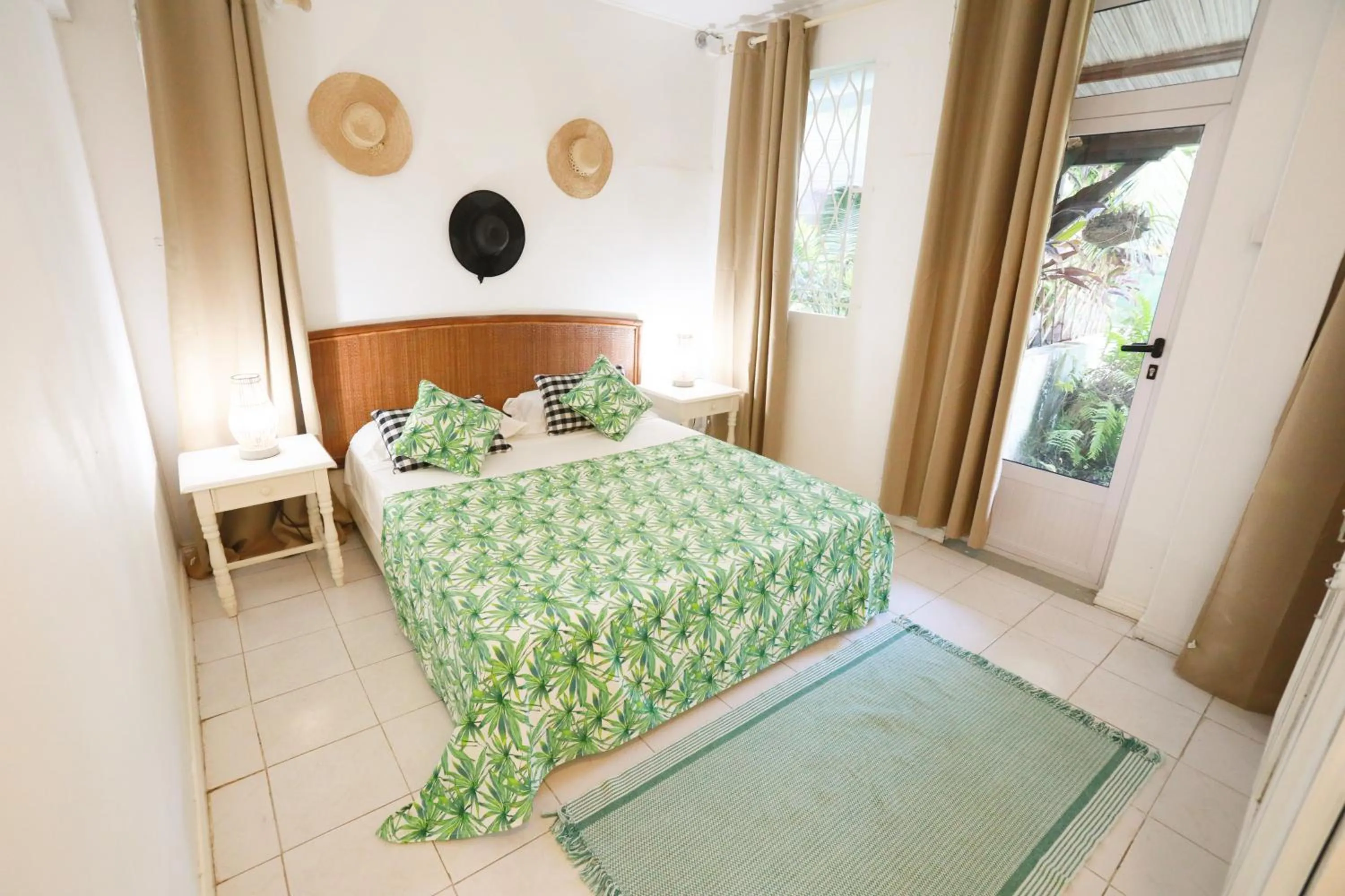 Bedroom, Bed in Chantauvent Guest House