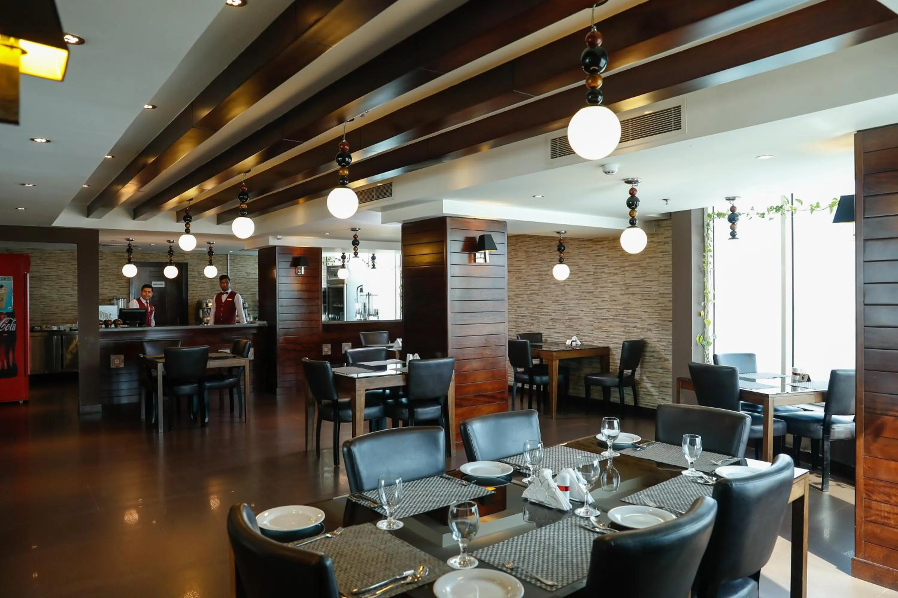 Restaurant/places to eat in Harbour Suites Hotel