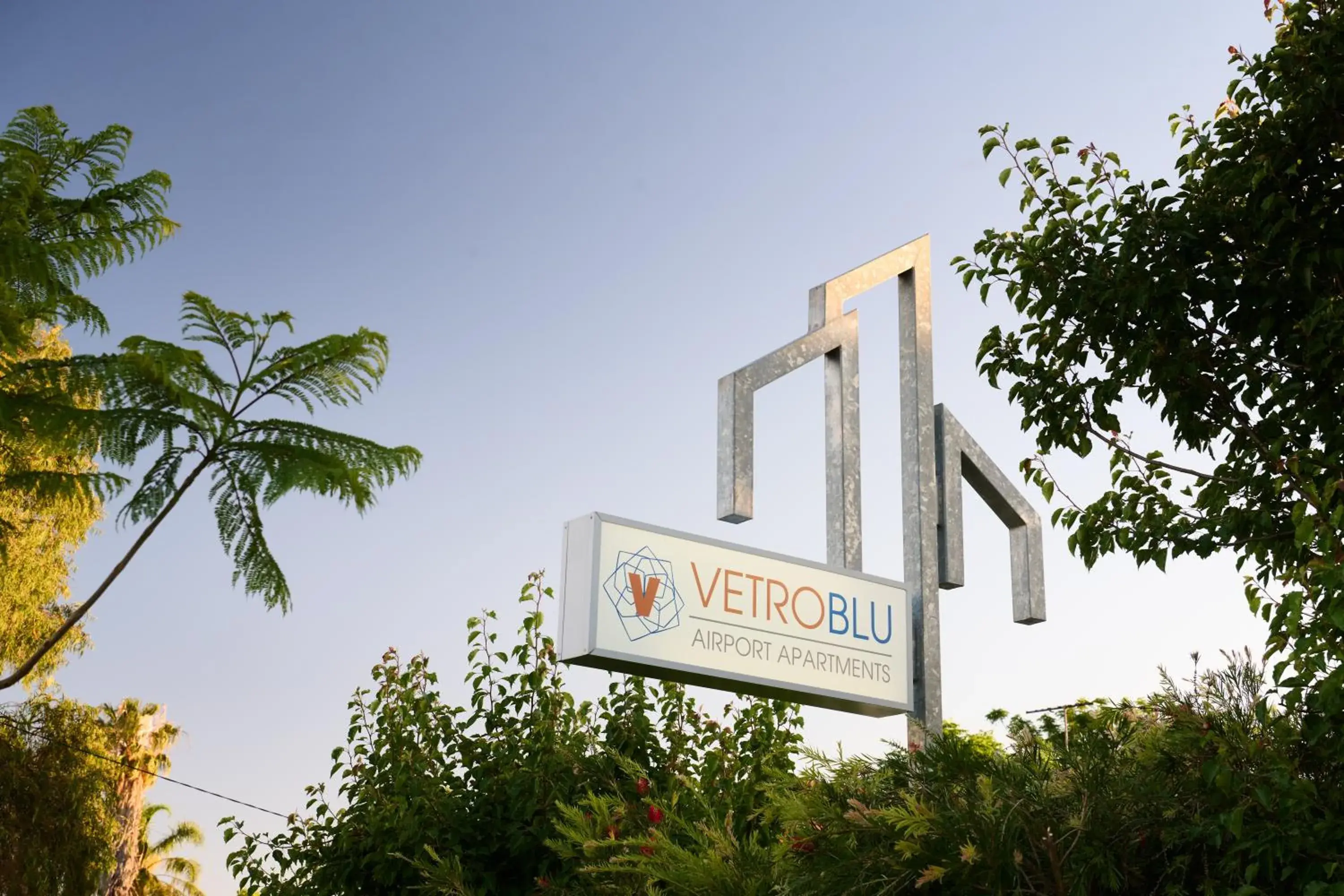 Property building in Airport Apartments by Vetroblu Property building in Airport Apartments by Vetroblu