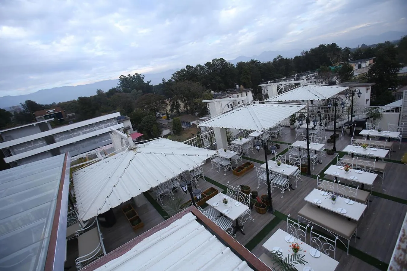 Restaurant/places to eat in Gold Stone Comfort