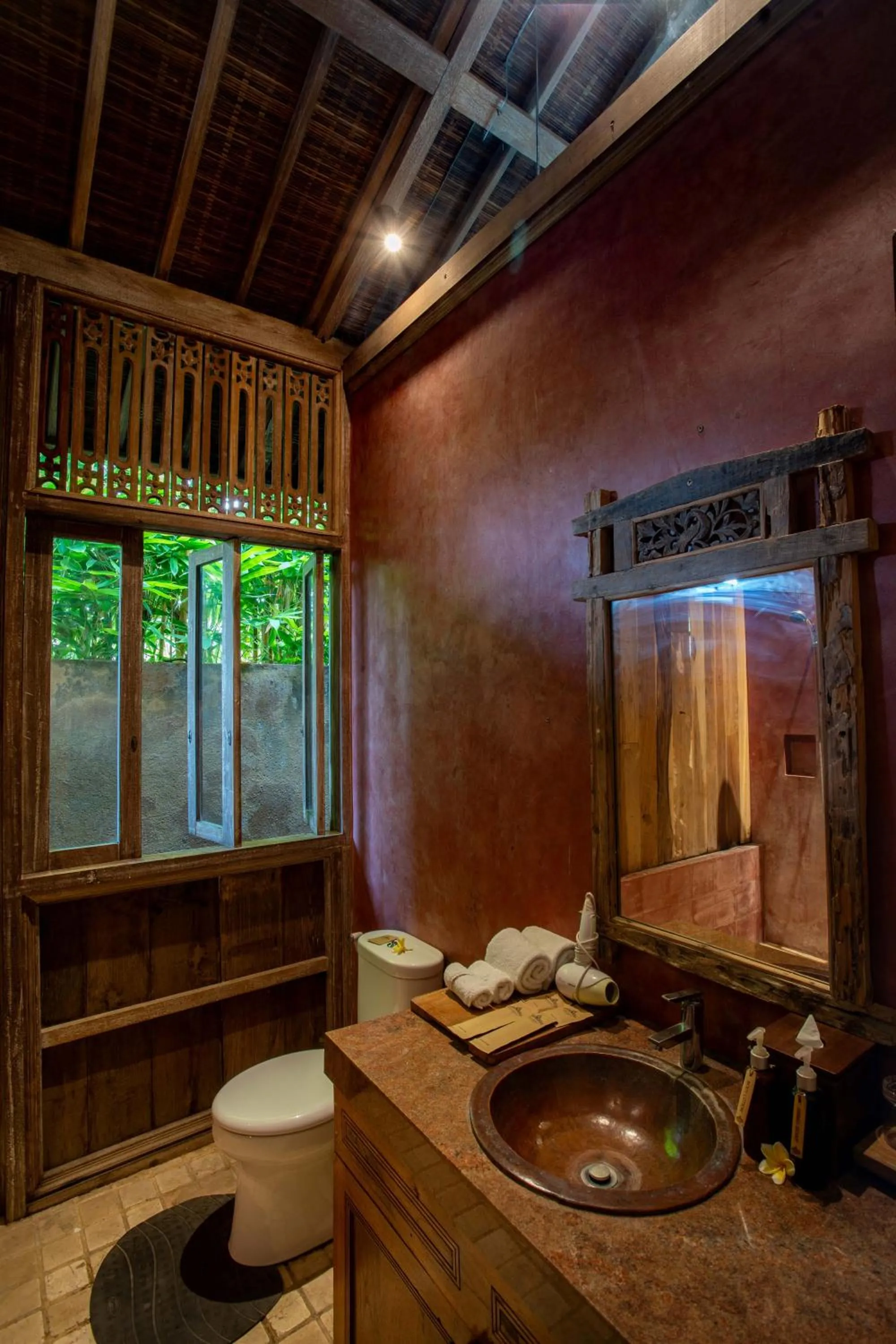Toilet in Aryaswara Villa Ubud
