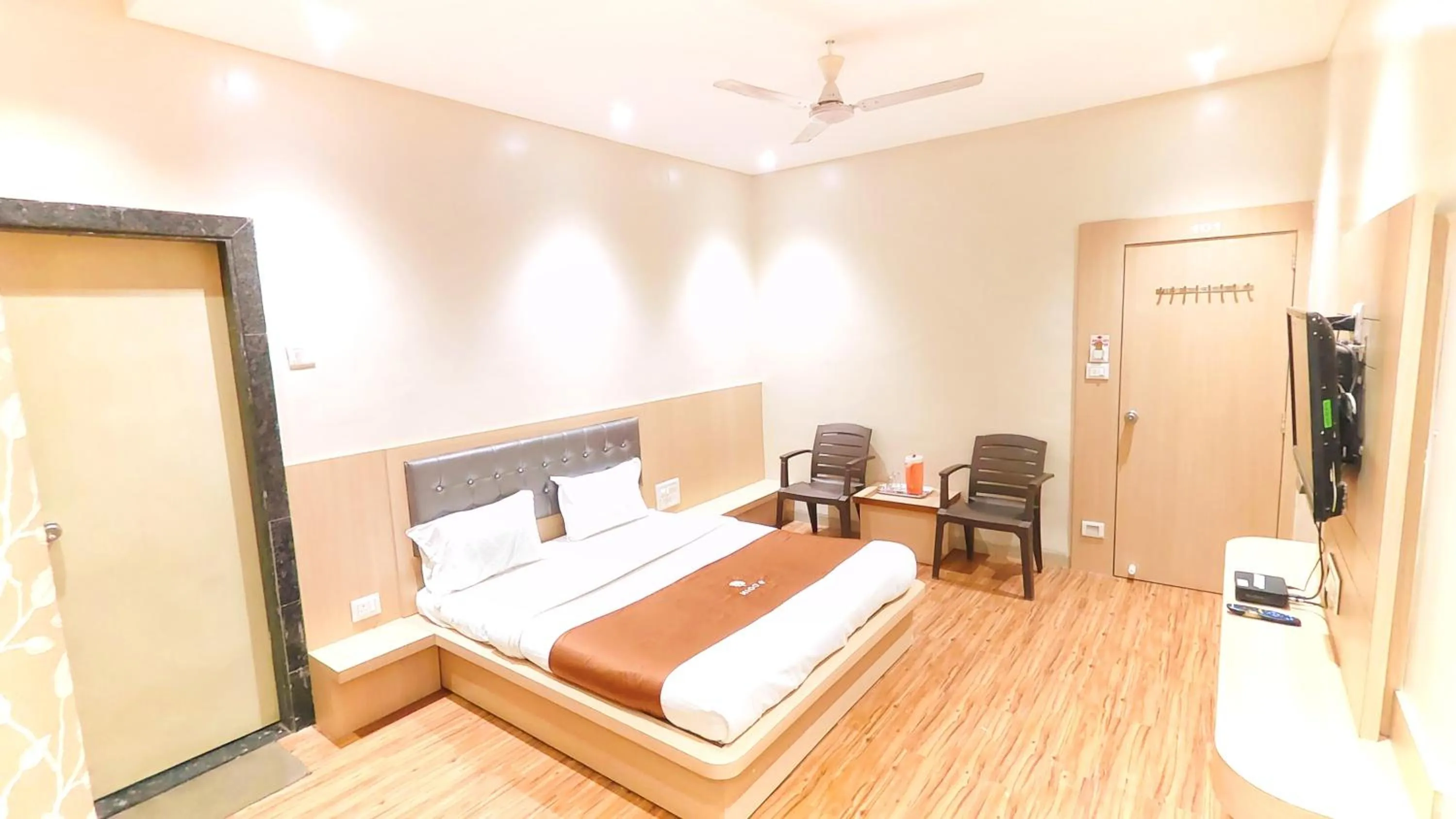 Bed in Hotel Yog Palace Newly Renovated