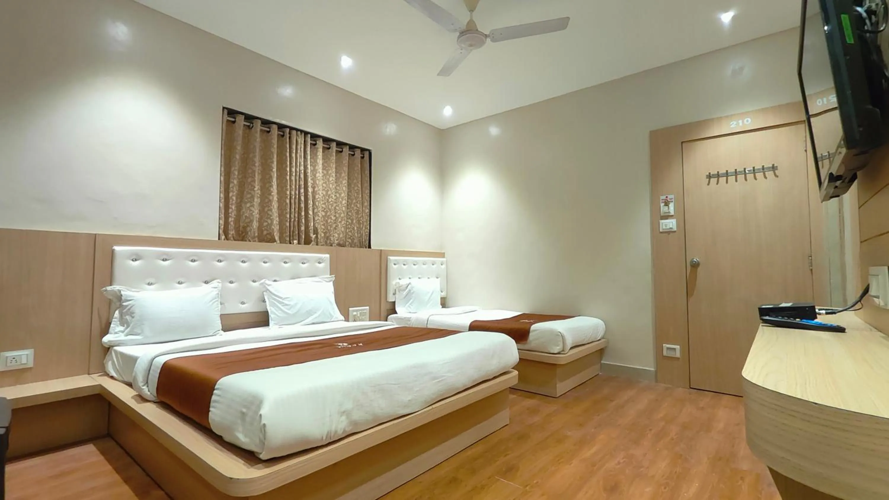 Pool view, Bed in Hotel Yog Palace Newly Renovated