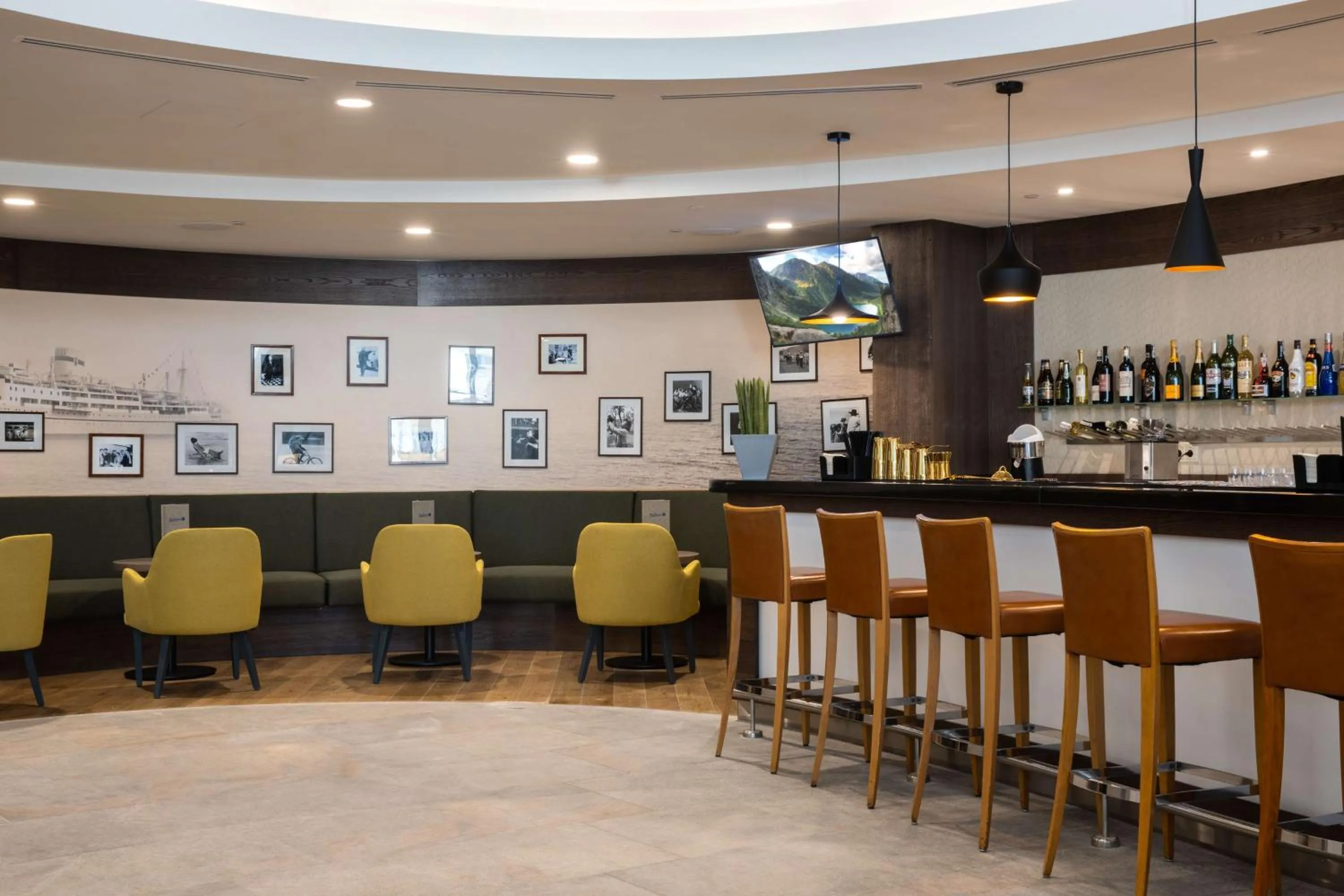 Lounge or bar in Radisson Blu Hotel & Residences