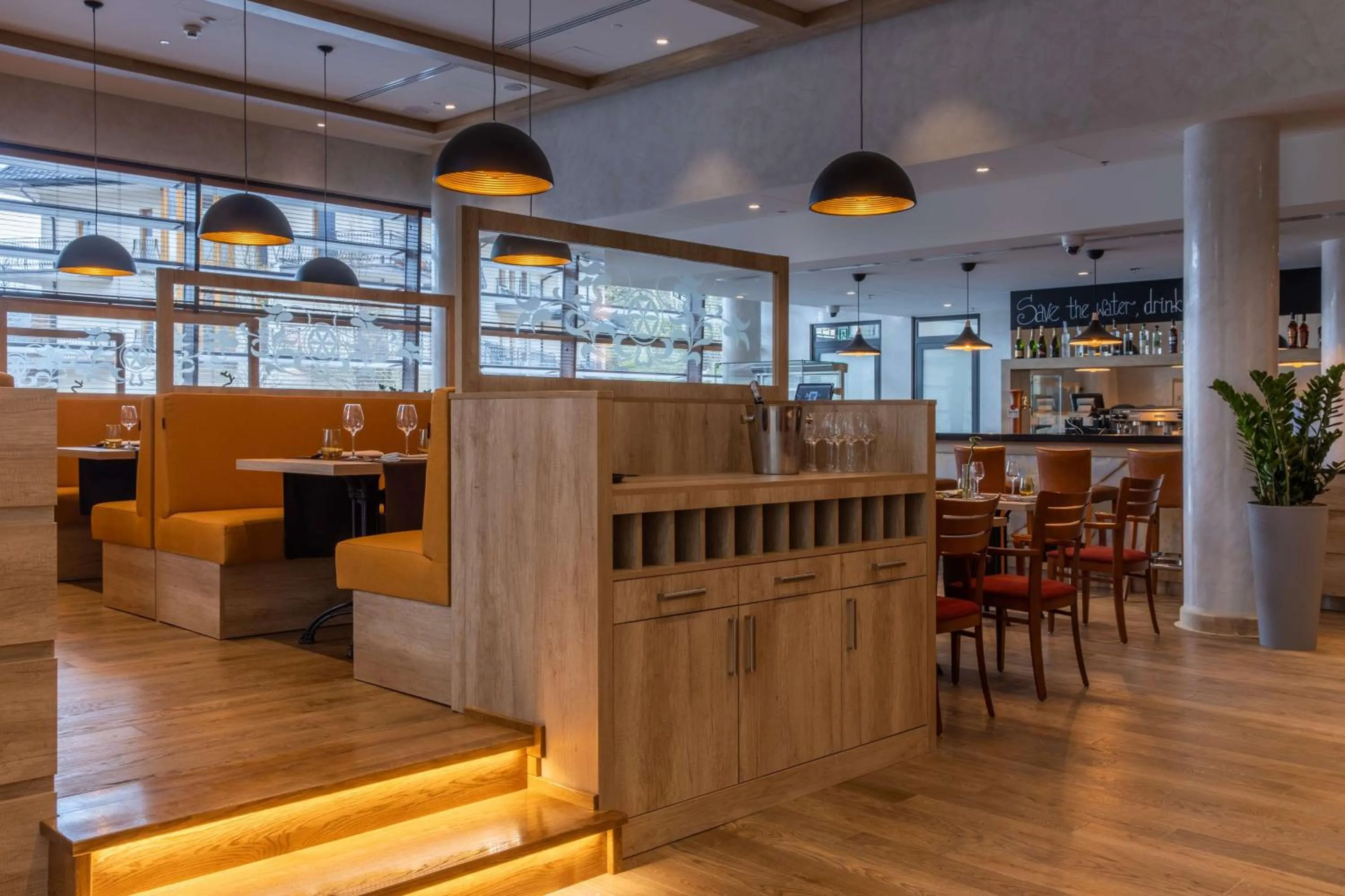 Restaurant/places to eat in Radisson Blu Hotel & Residences