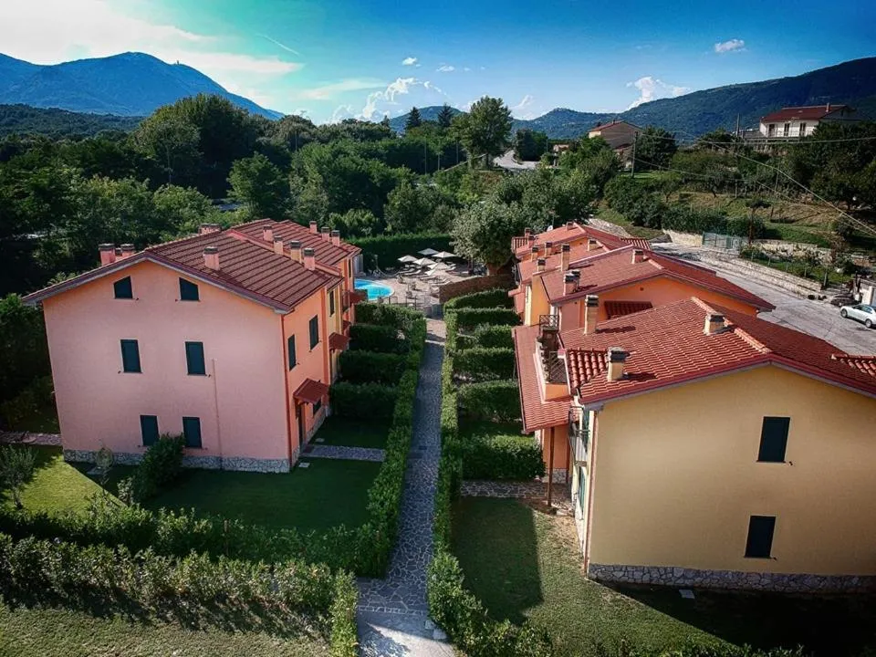 esiloM Aparthotel