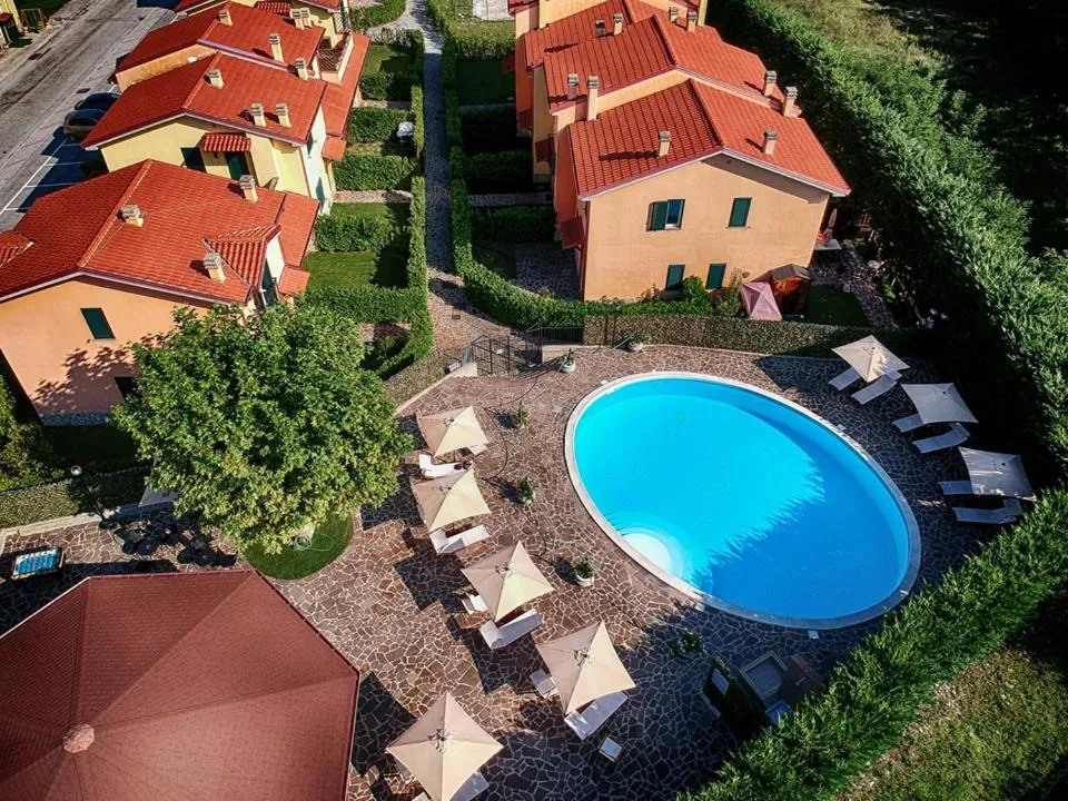esiloM Aparthotel