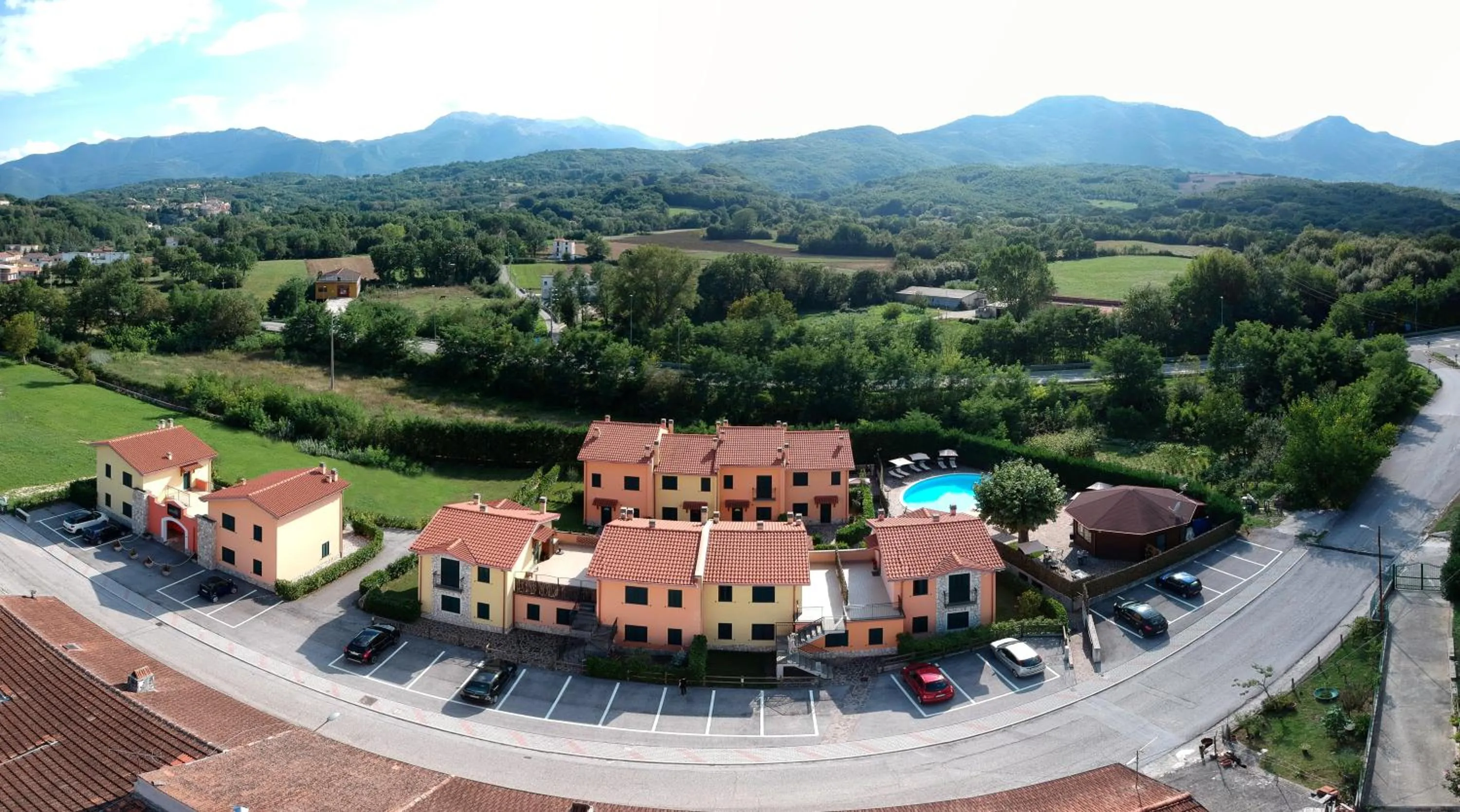 esiloM Aparthotel