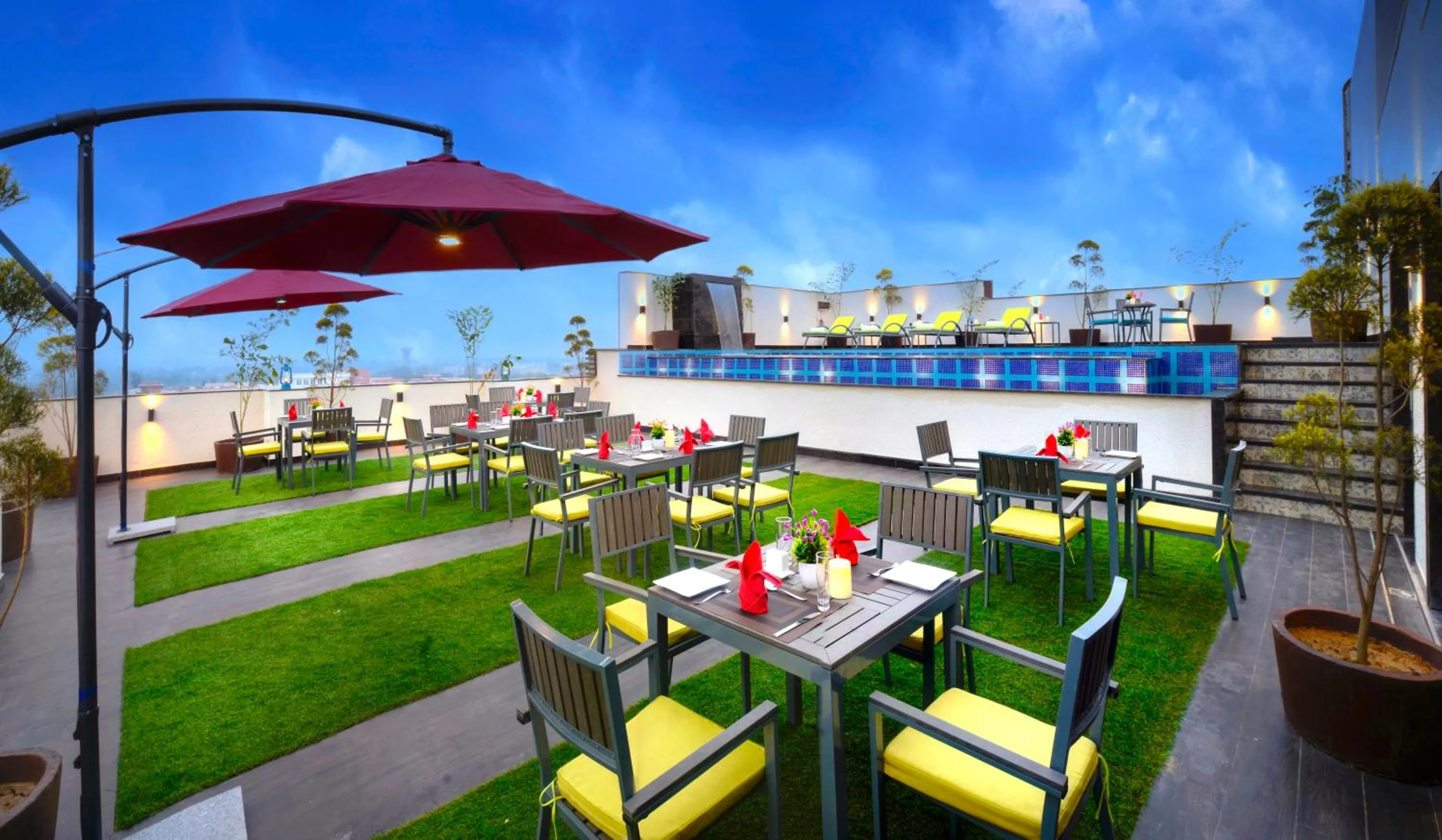 Restaurant/places to eat in Hotel Royale Regent