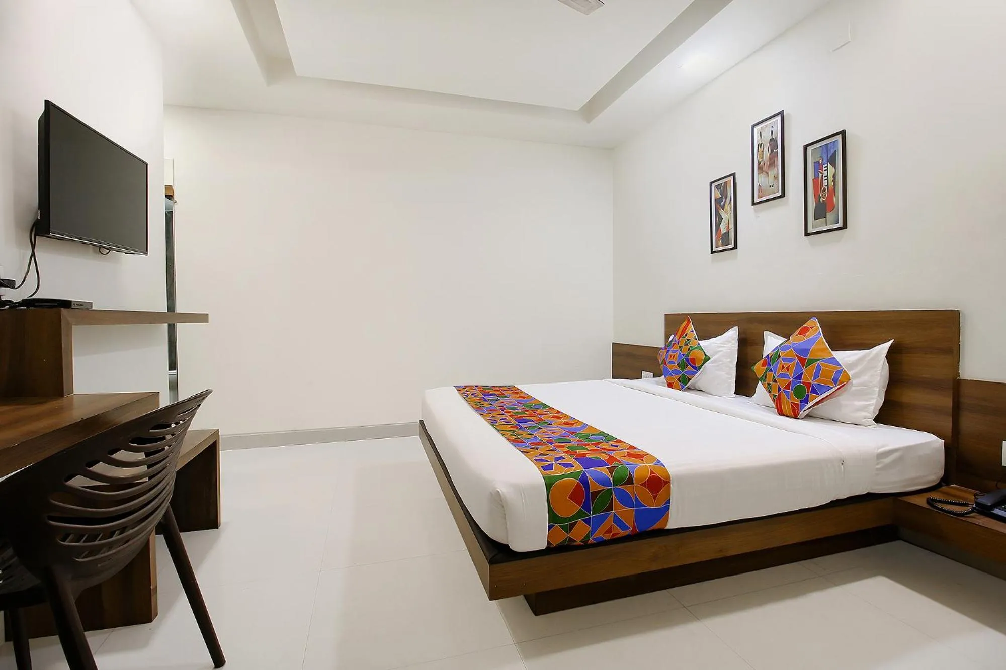 Communal lounge/ TV room, Bed in FabExpress Comfort Stay I