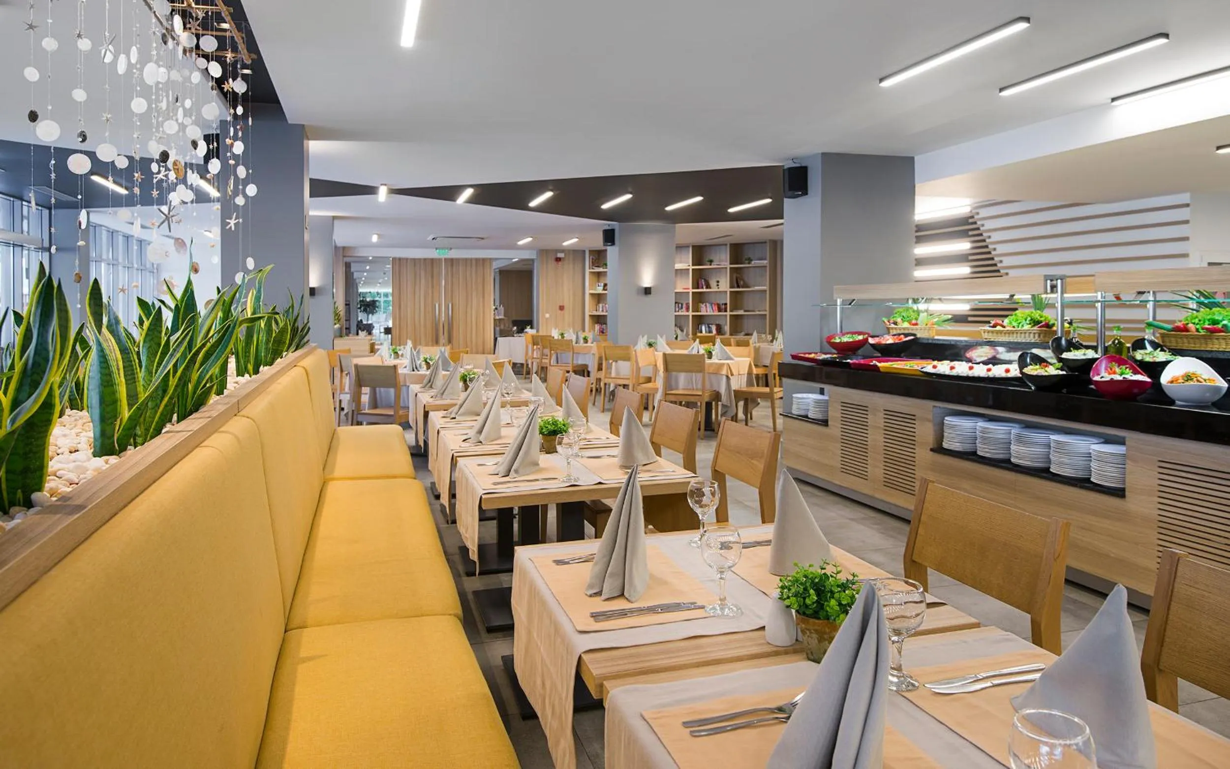 Restaurant/places to eat in HVD Viva Club Ultra All Inclusive - Private Beach & Free Parking