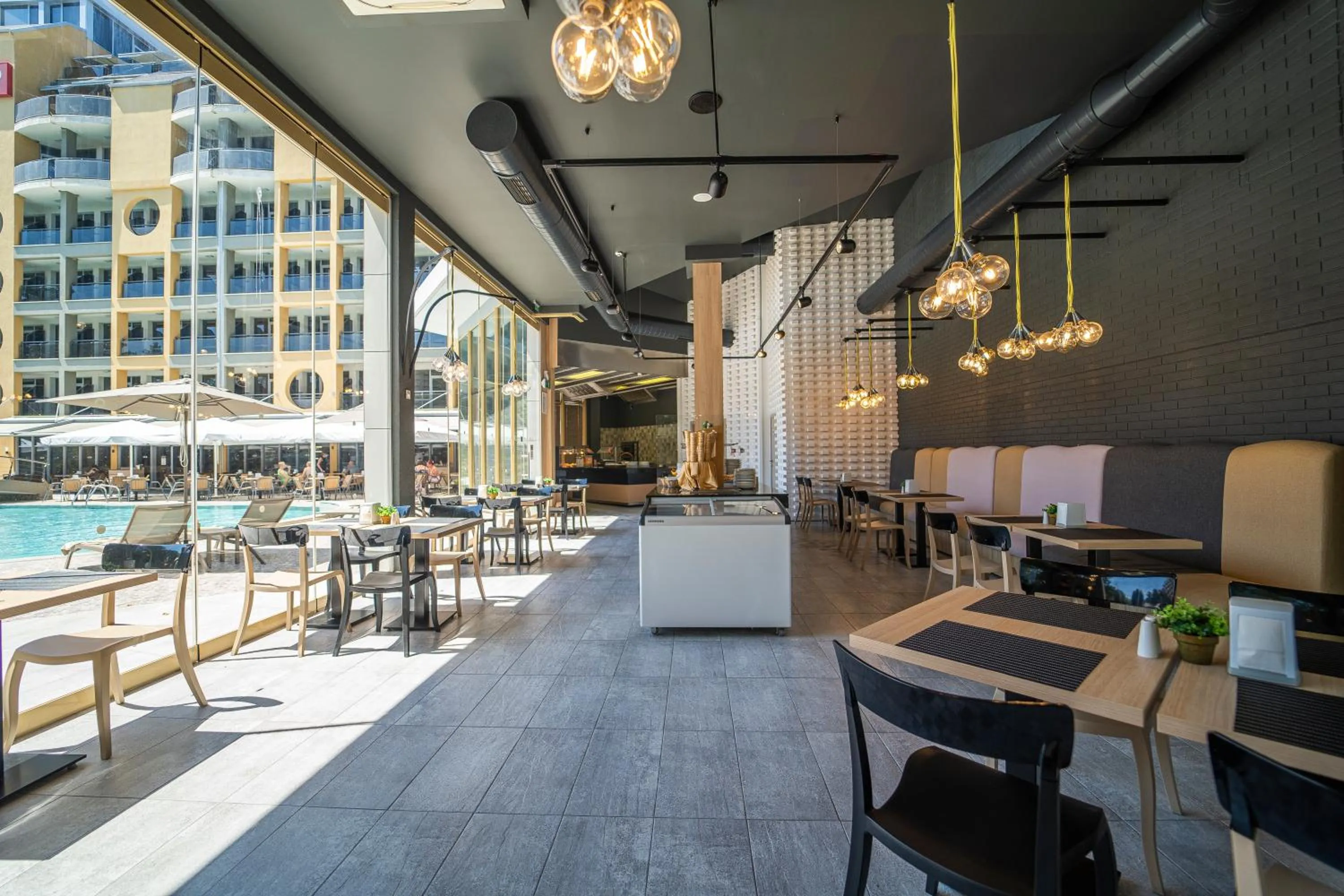 Restaurant/places to eat in HVD Viva Club Ultra All Inclusive - Private Beach & Free Parking