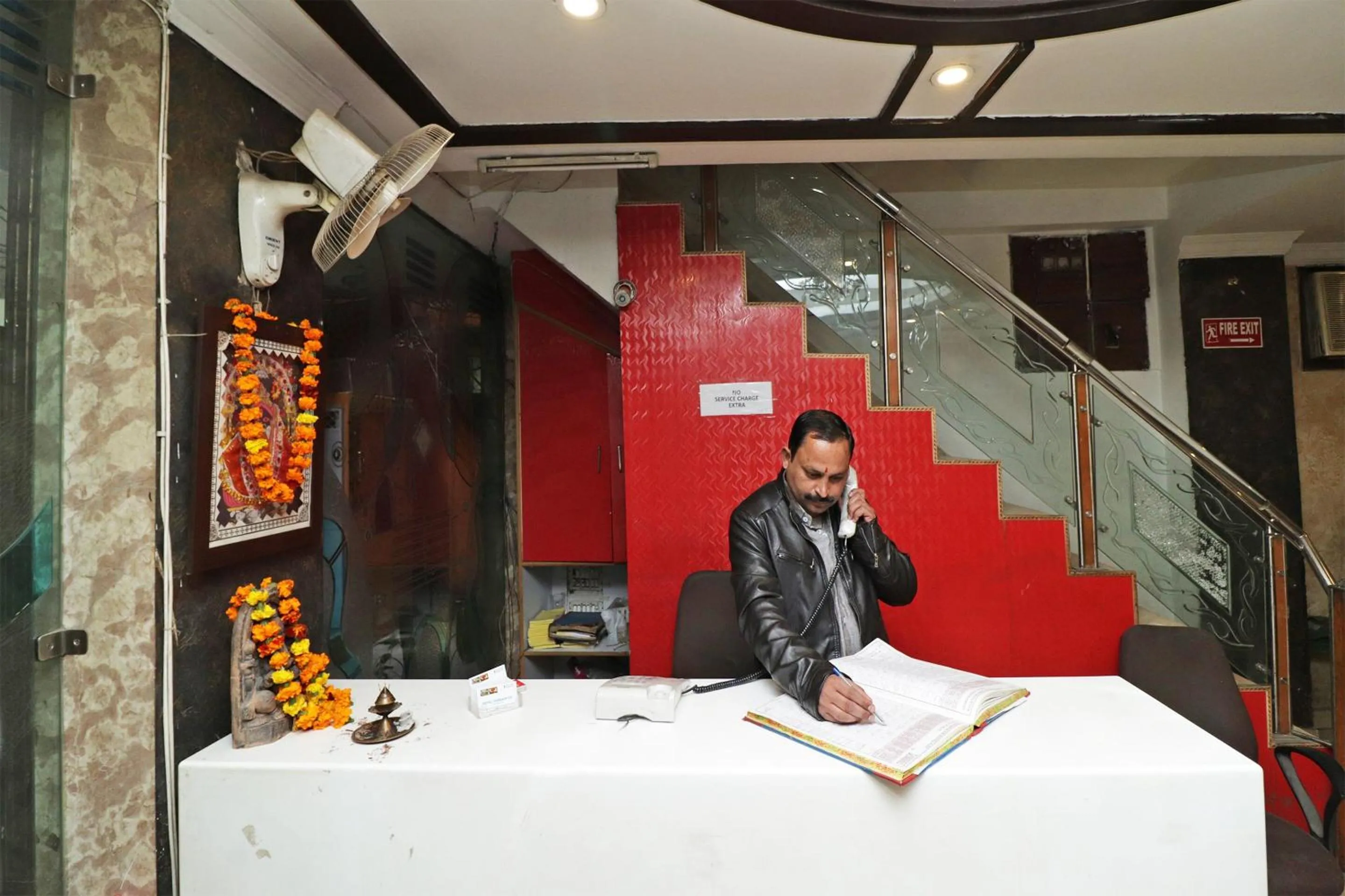 Super OYO 27596 Hotel Parkash dx