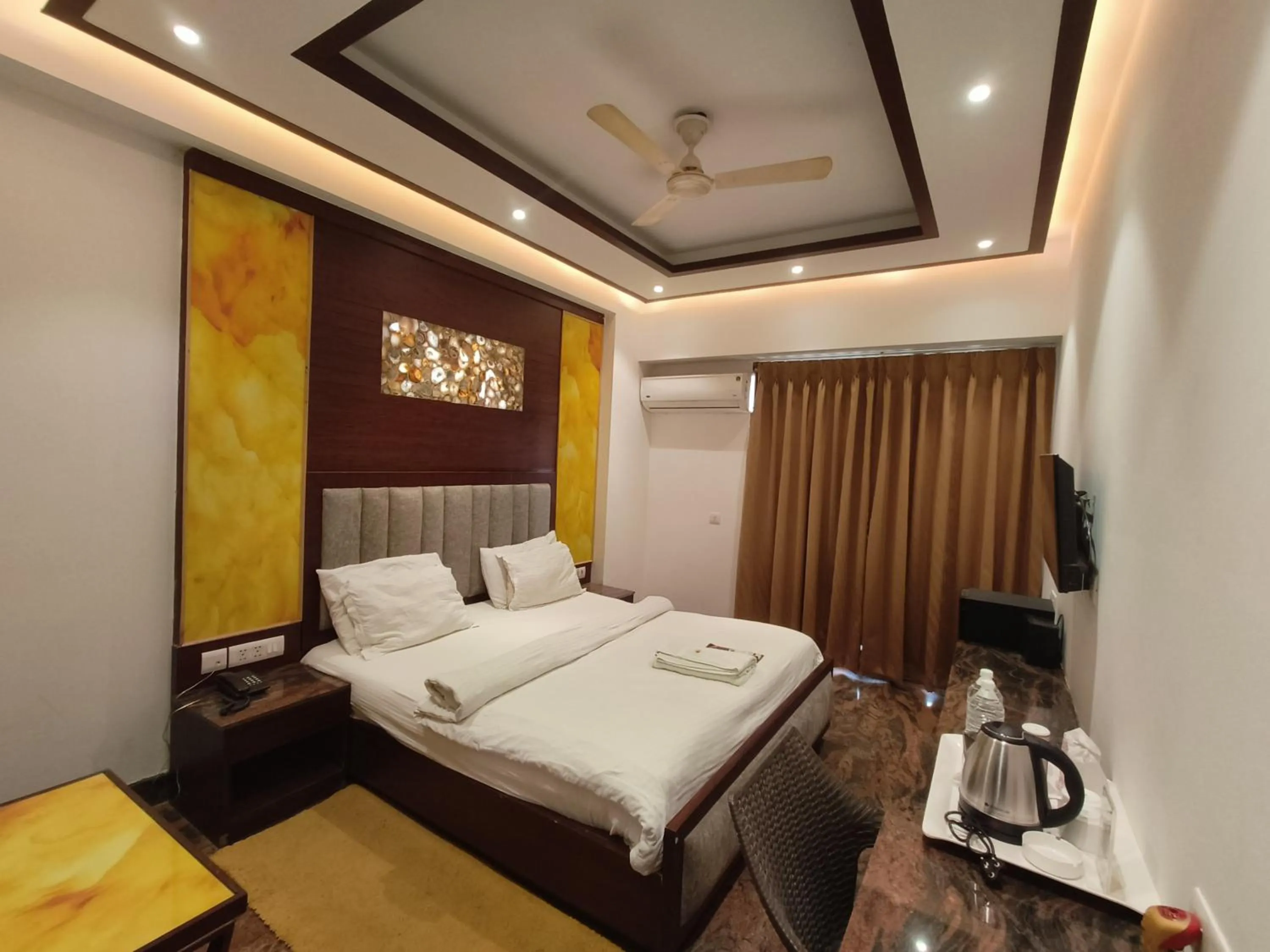 Bed in JJK Rukmini Vilas Hotel & Banquet