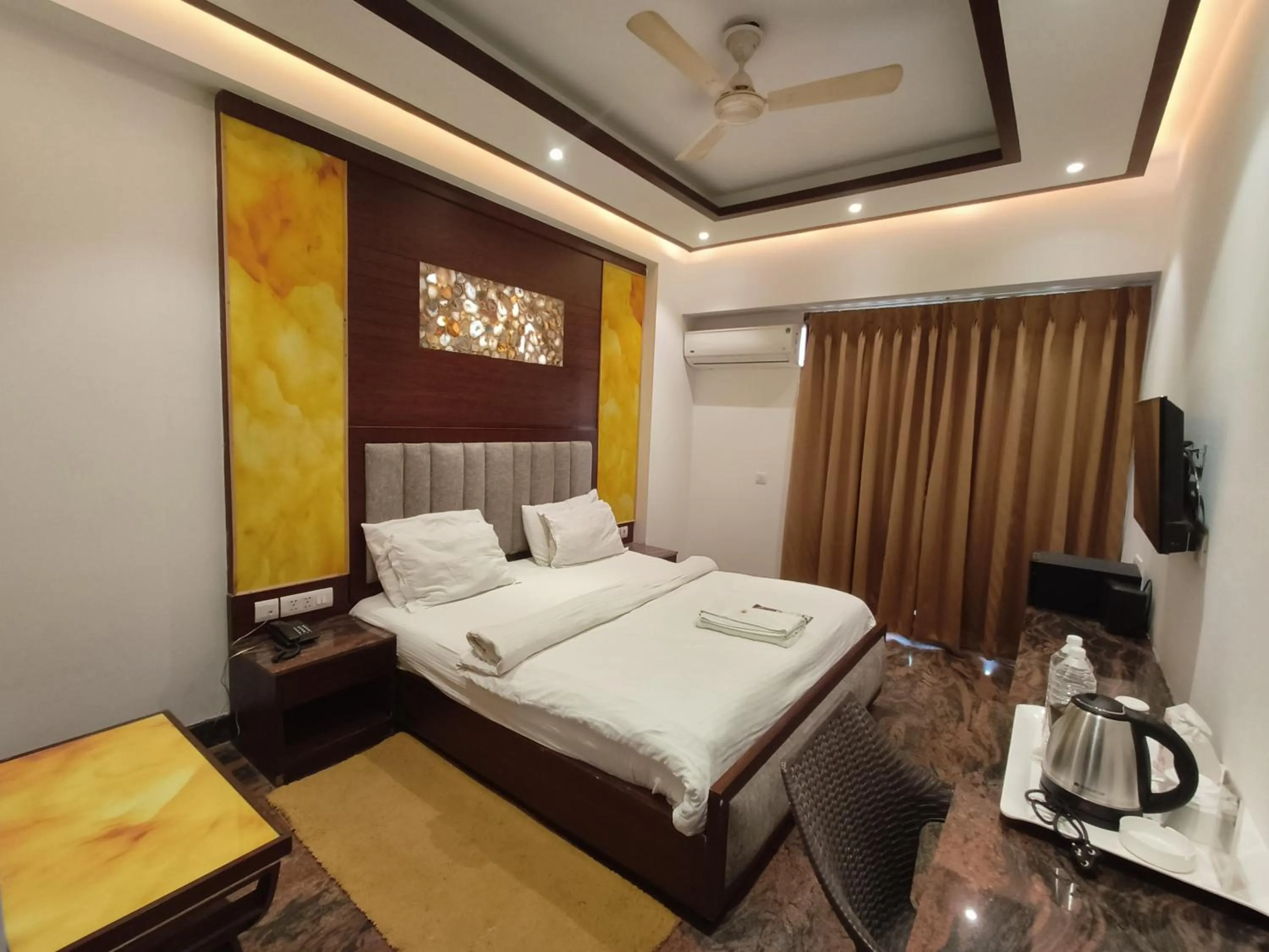 Bed in JJK Rukmini Vilas Hotel & Banquet