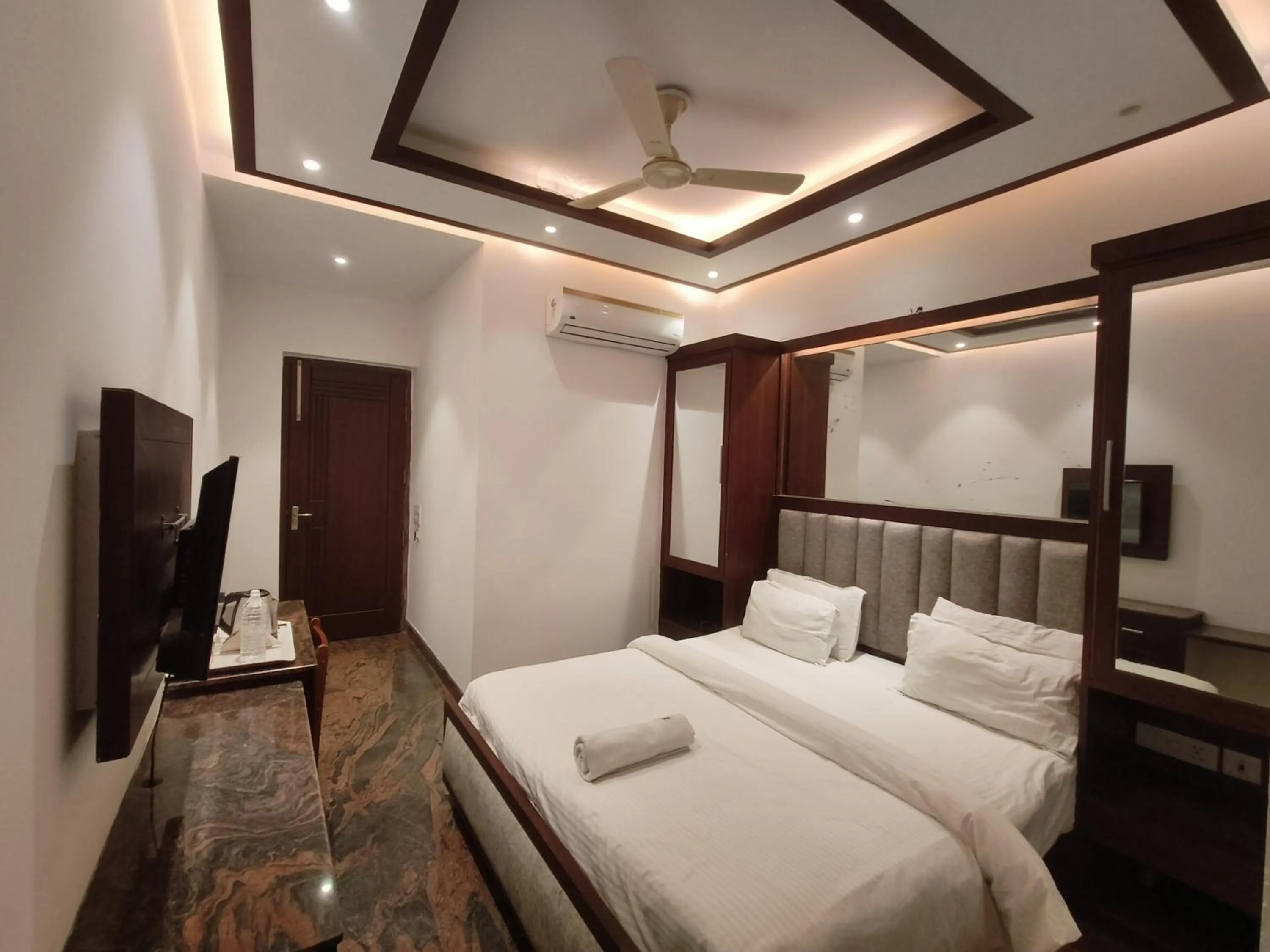 Bed in JJK Rukmini Vilas Hotel & Banquet