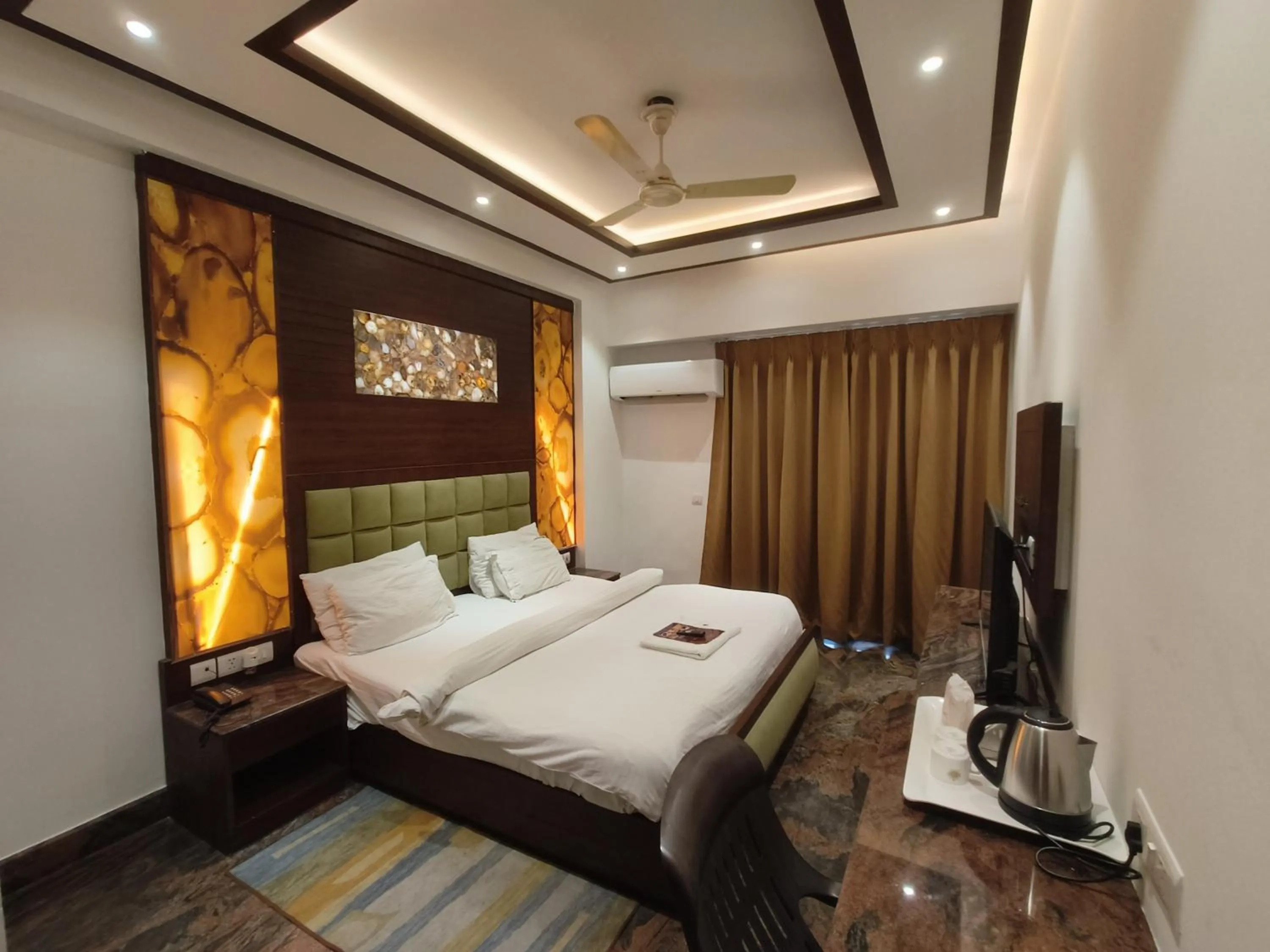 Bed in JJK Rukmini Vilas Hotel & Banquet