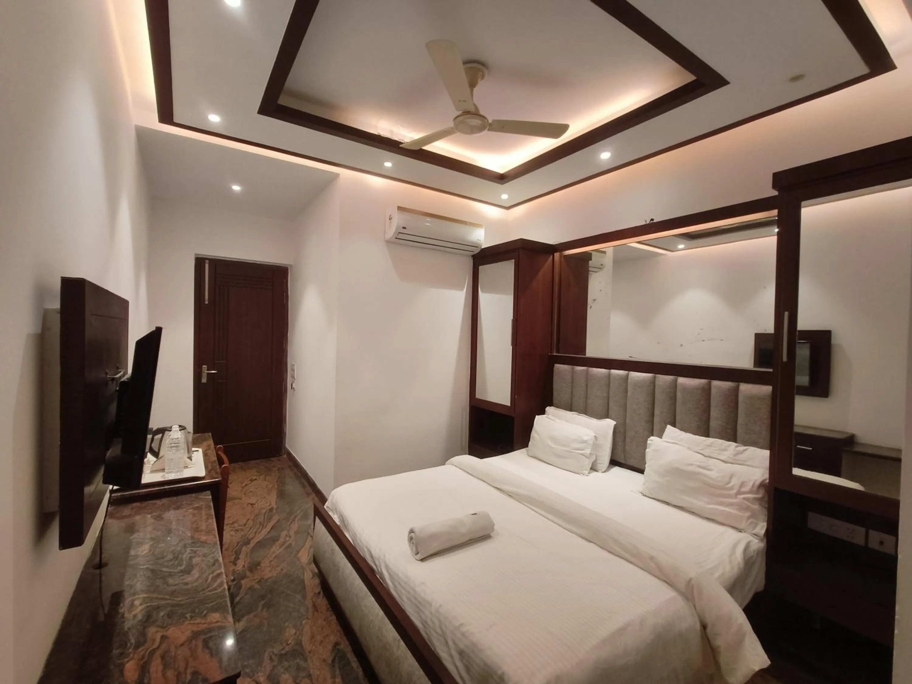 Bed in JJK Rukmini Vilas Hotel & Banquet