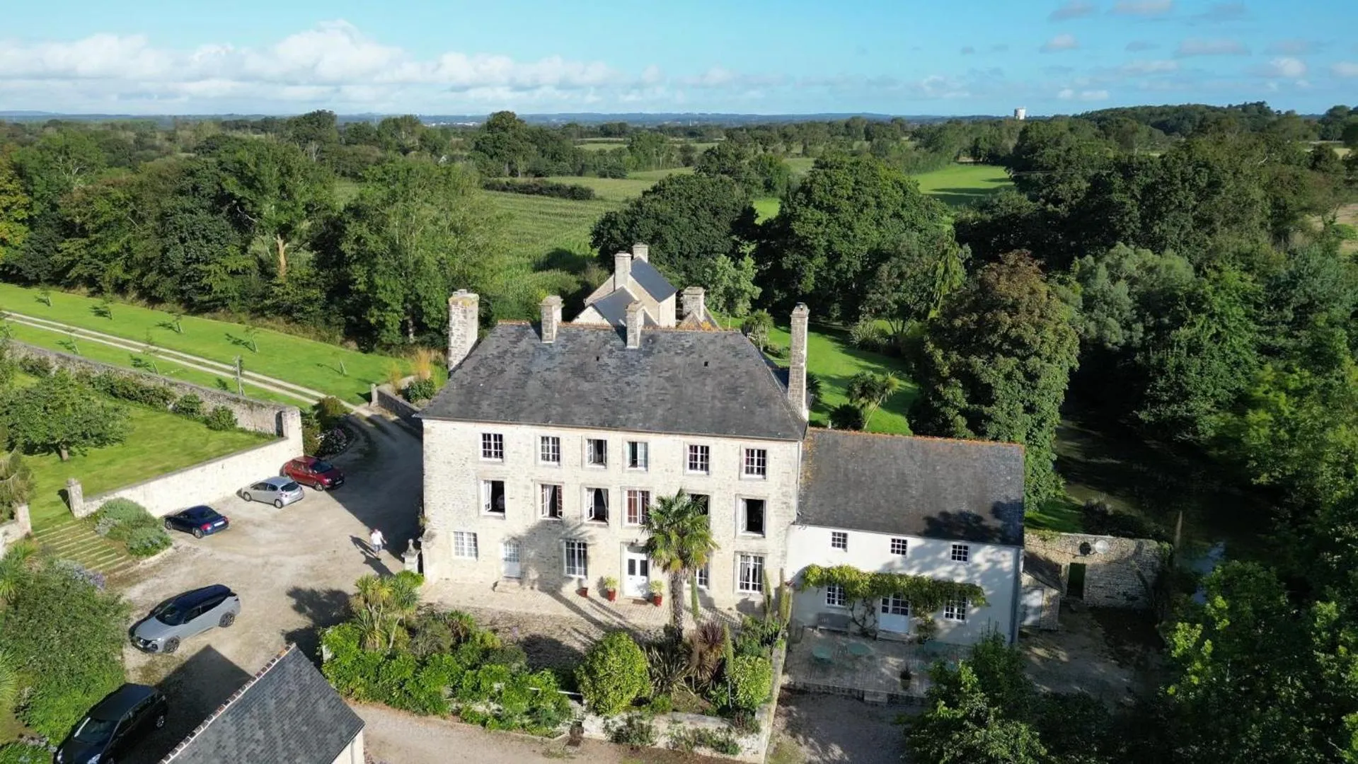 Property building in Manoir De Savigny