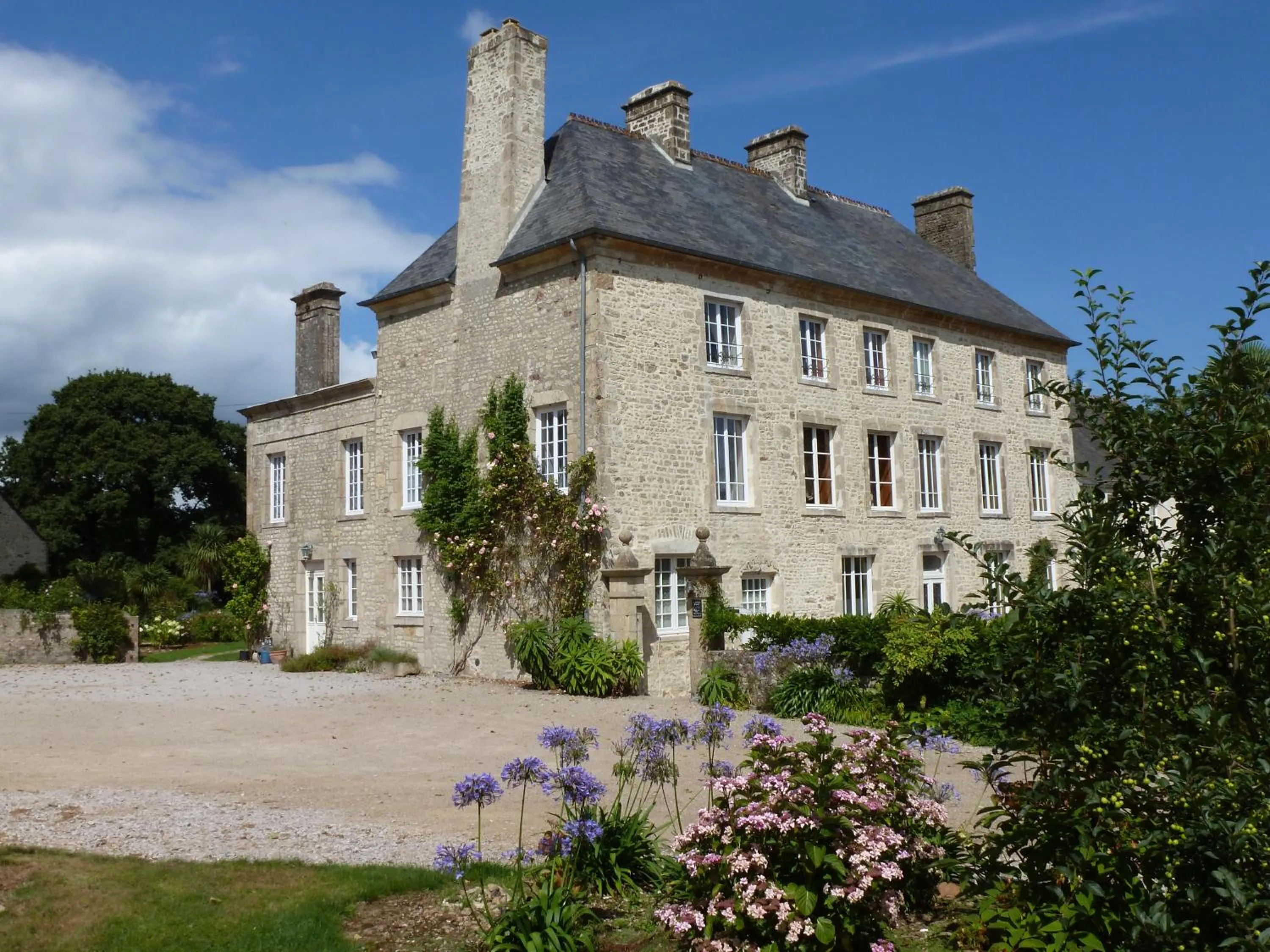 Facade/entrance in Manoir De Savigny