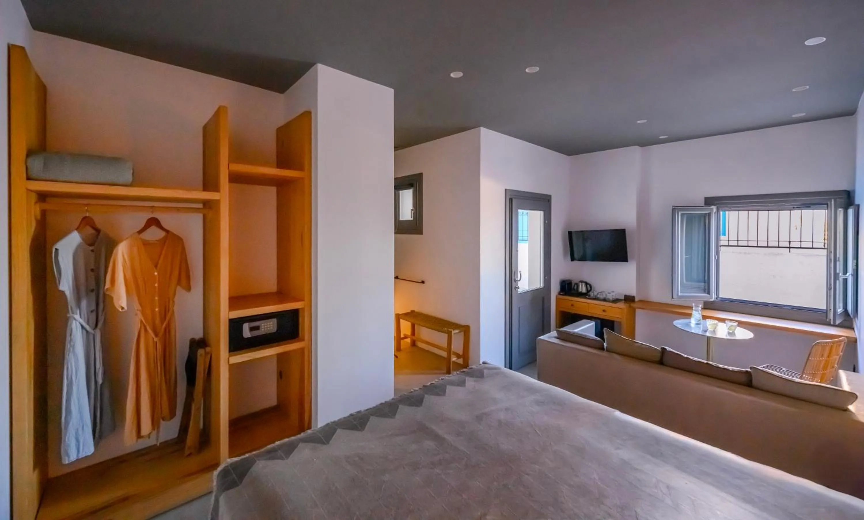 Photo of the whole room, Bed in Lemon Suites Santorini