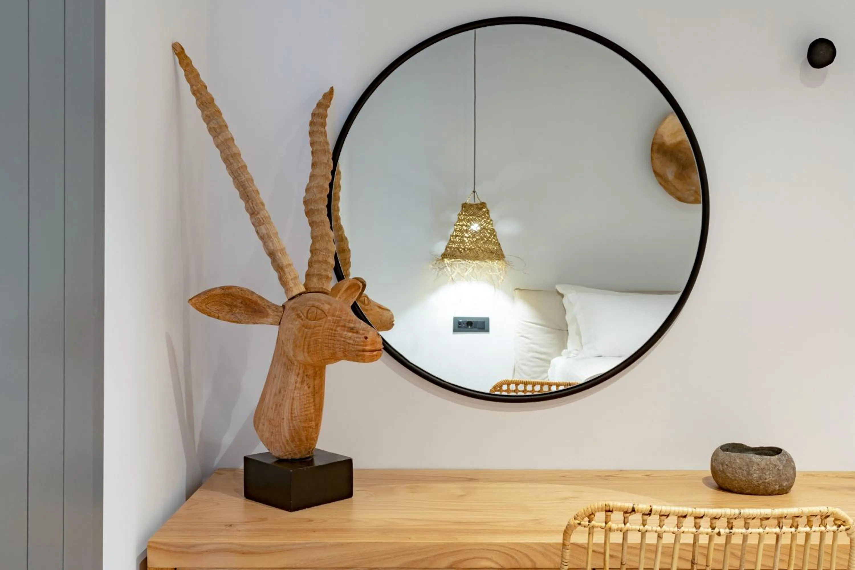 Decorative detail in Lemon Suites Santorini