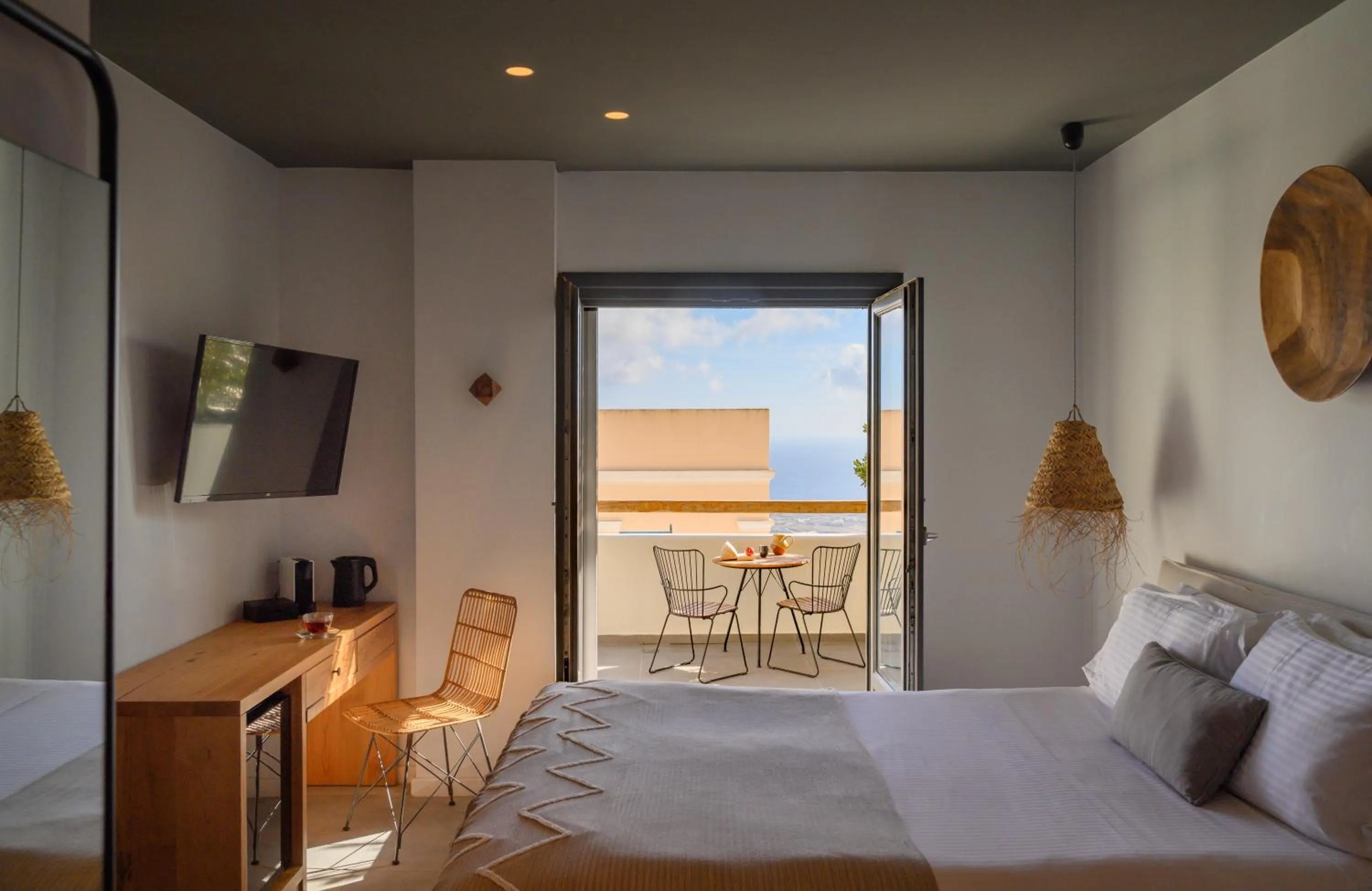 Bed in Lemon Suites Santorini