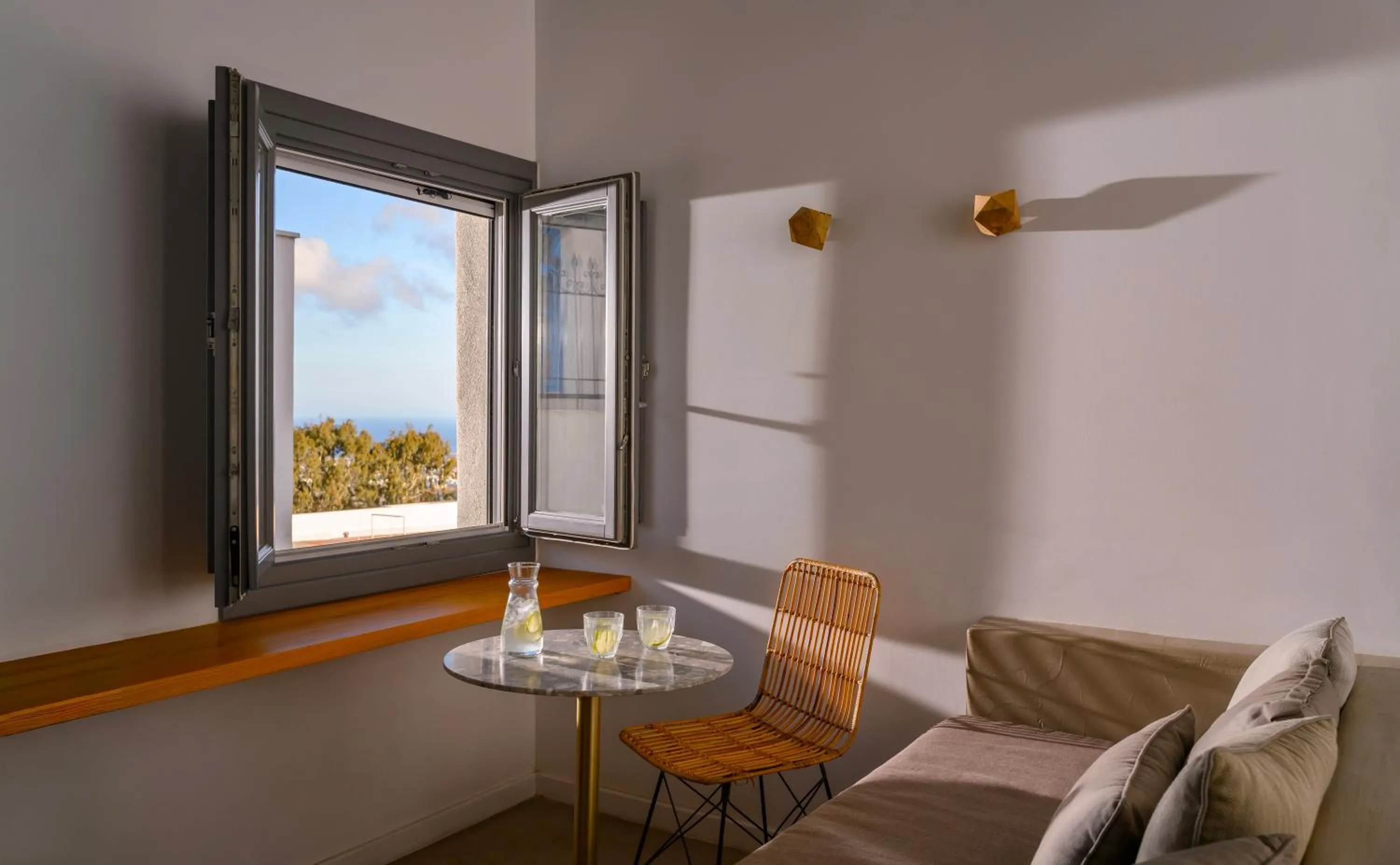 Seating area in Lemon Suites Santorini