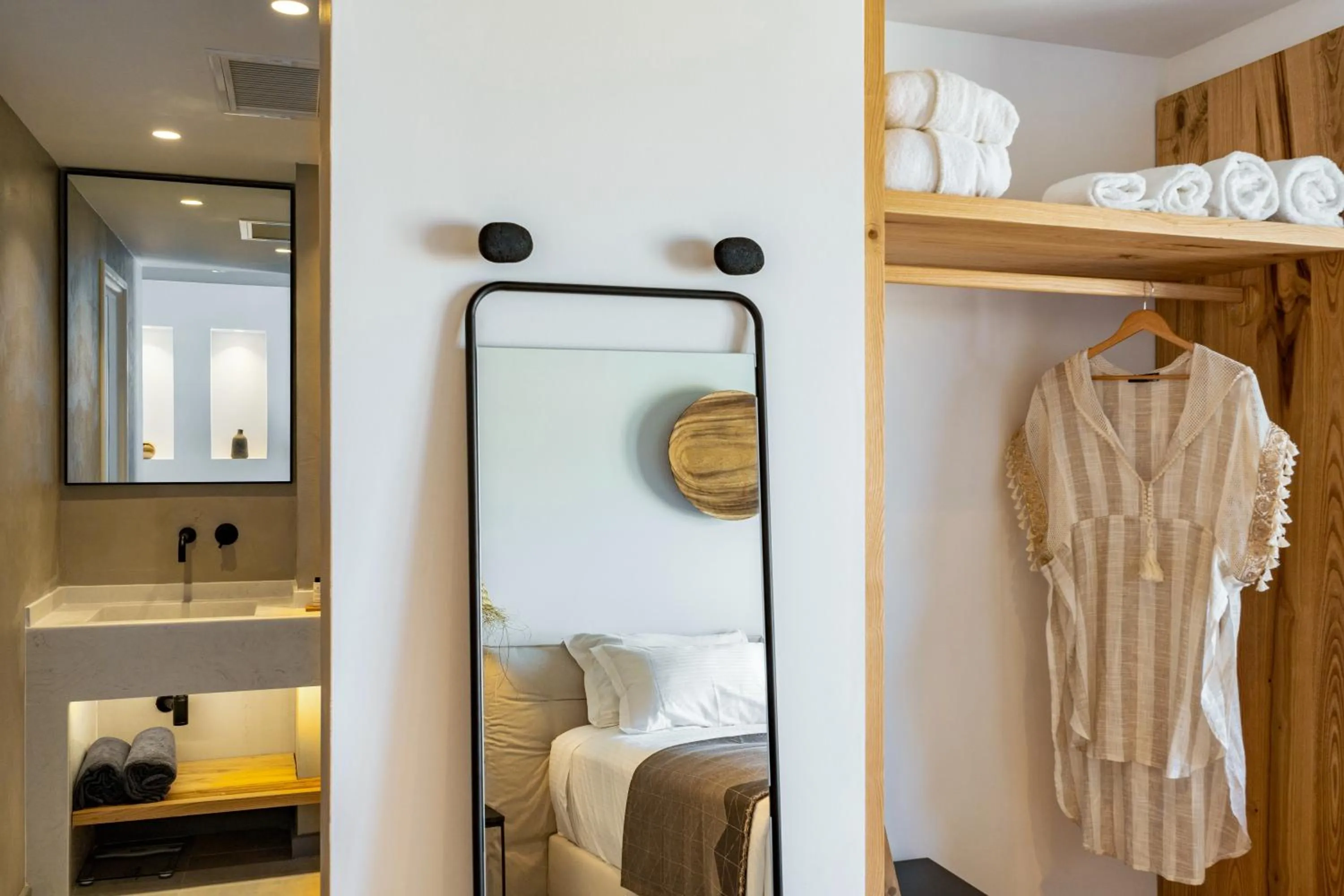 wardrobe in Lemon Suites Santorini