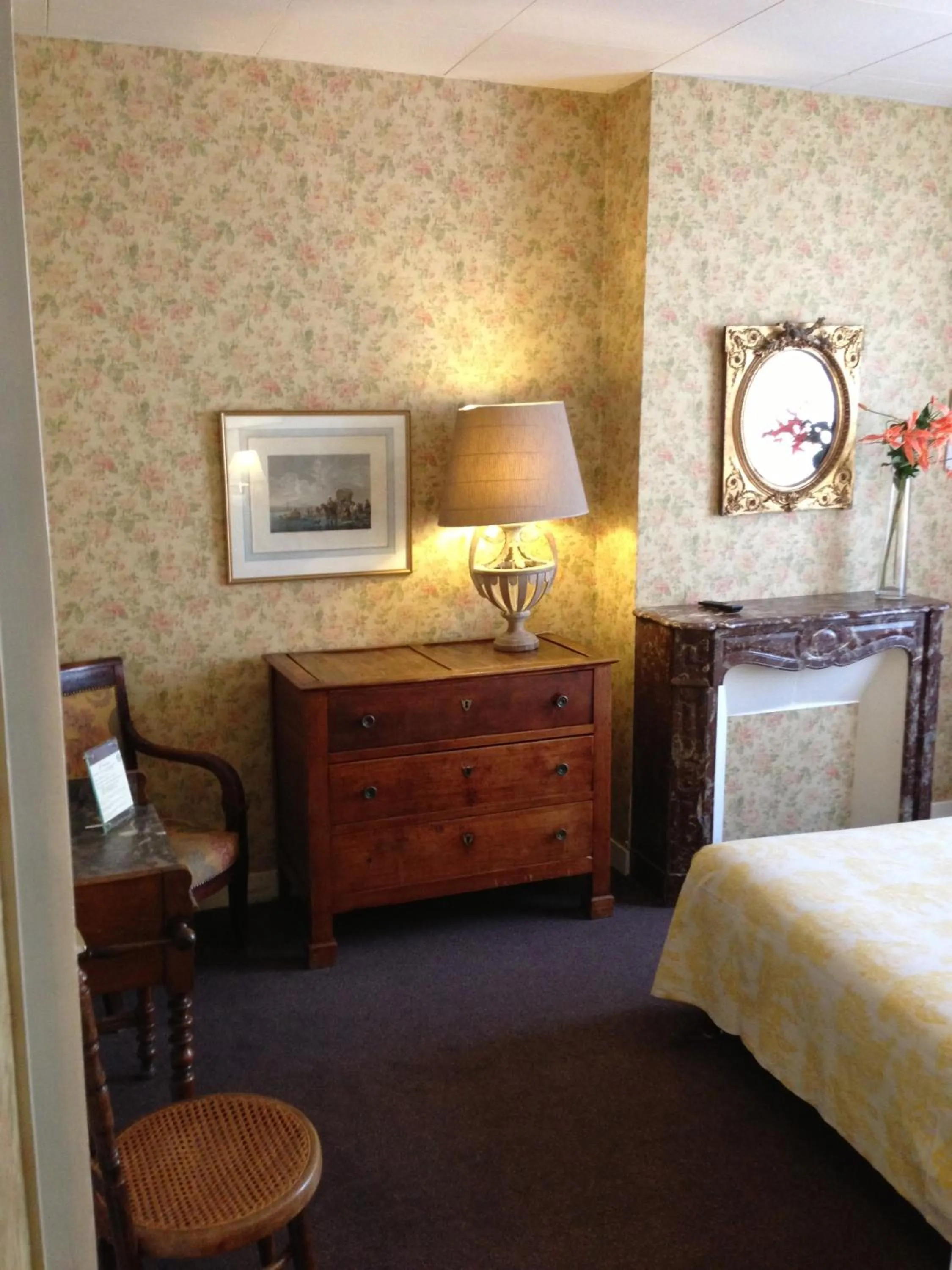 Photo of the whole room, TV/Entertainment Center in Hotel Agora