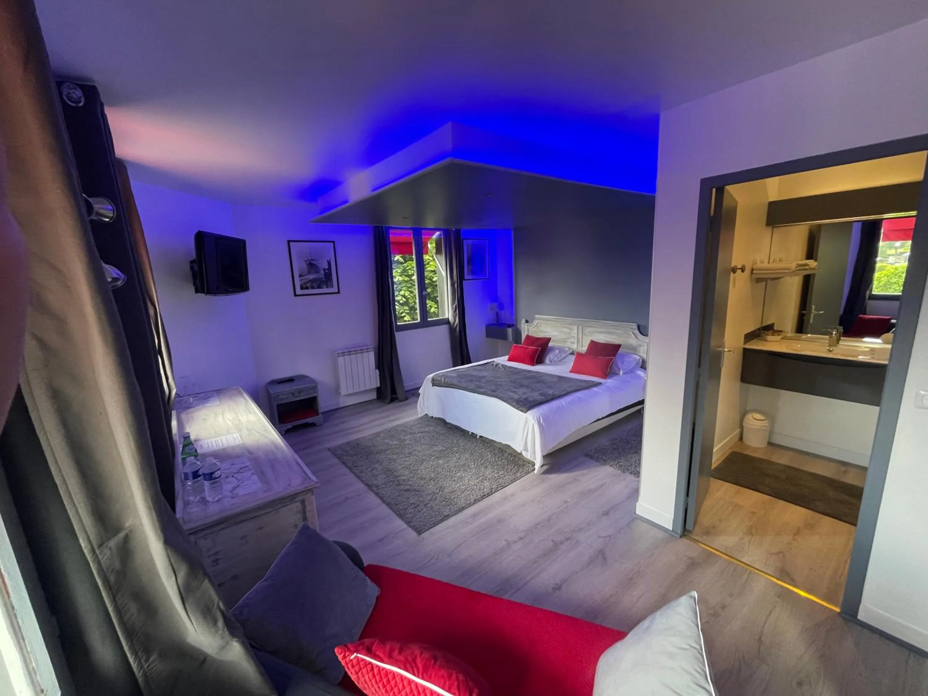 Photo of the whole room, Bed in Le Relais Du Haras - Deauville