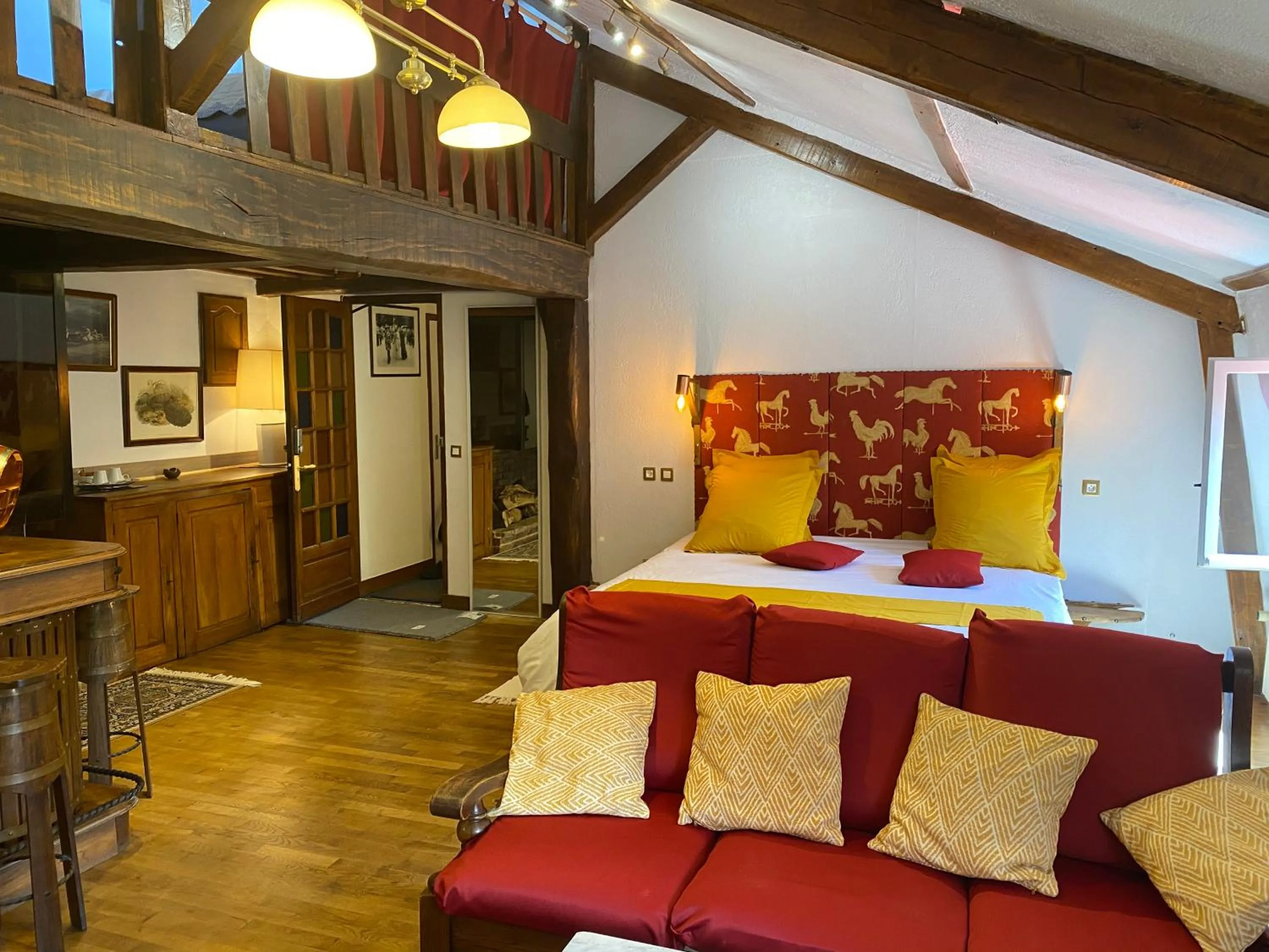 Photo of the whole room in Le Relais Du Haras - Deauville