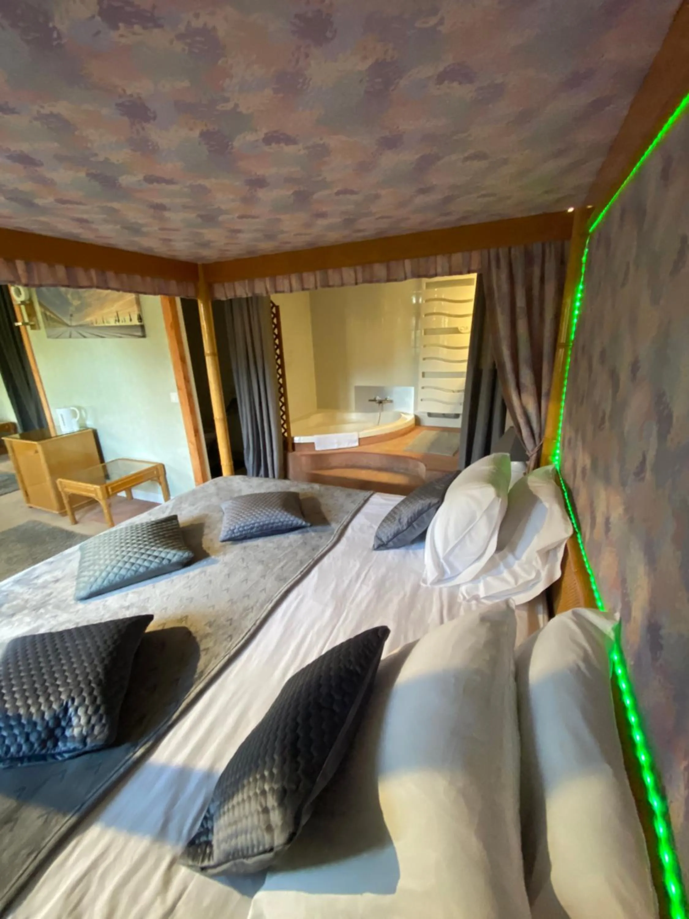 Photo of the whole room, Bed in Le Relais Du Haras - Deauville