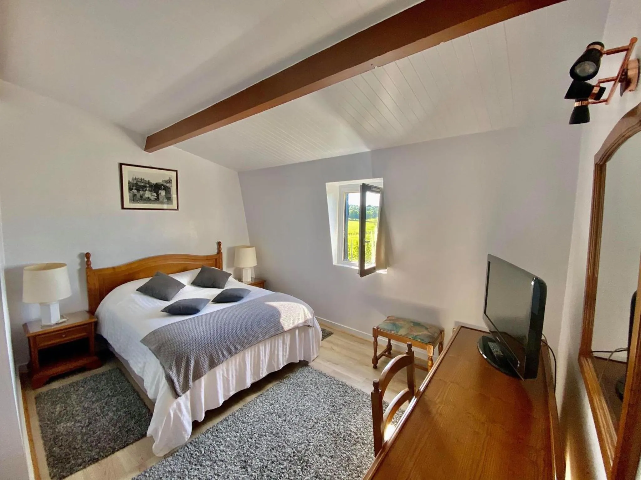 Photo of the whole room, Bed in Le Relais Du Haras - Deauville