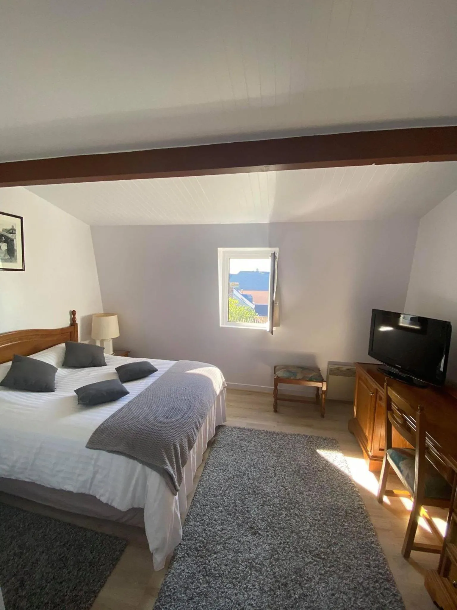 Photo of the whole room, Bed in Le Relais Du Haras - Deauville