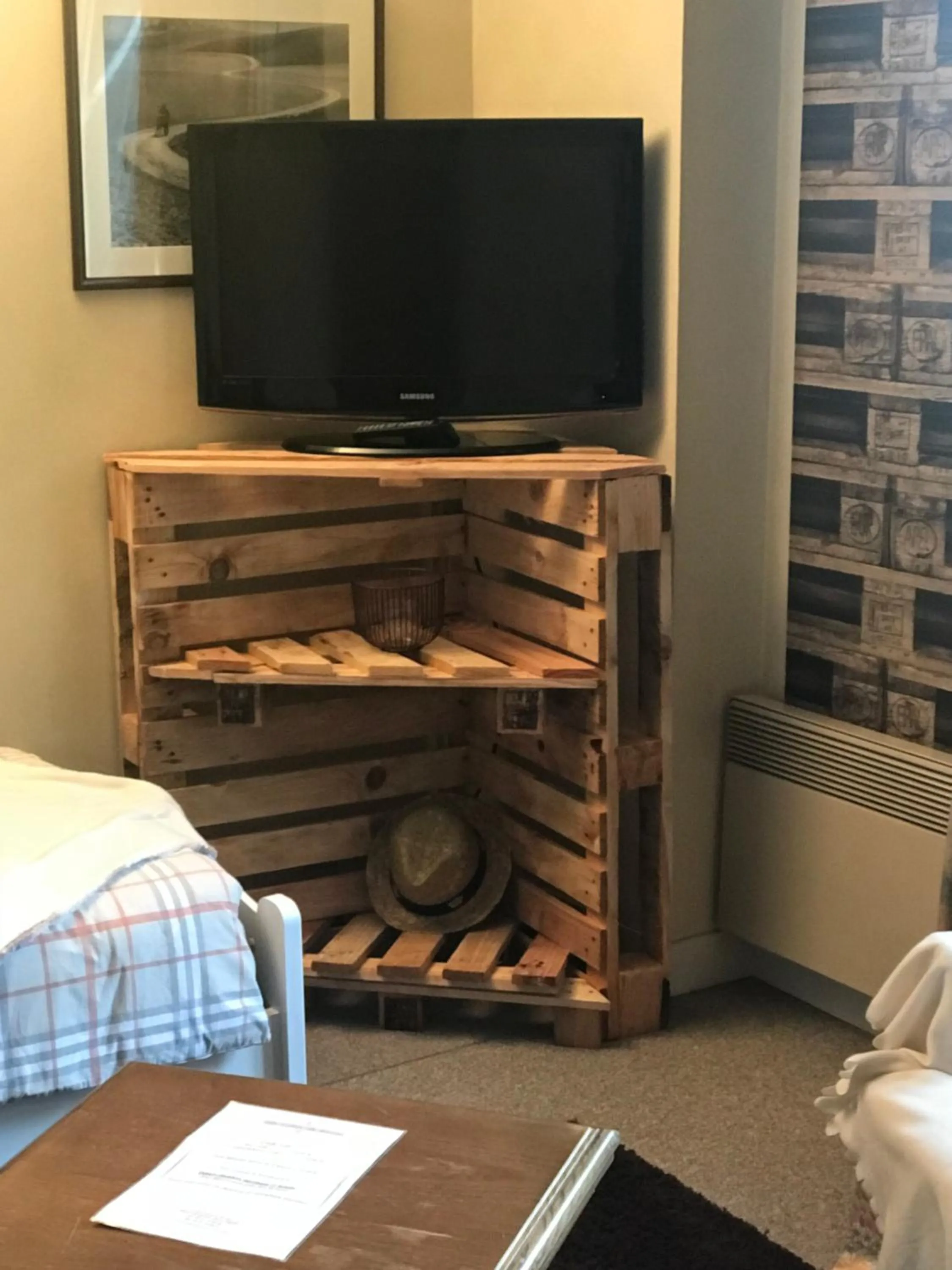 Communal lounge/ TV room, Bed in Le Relais Du Haras - Deauville