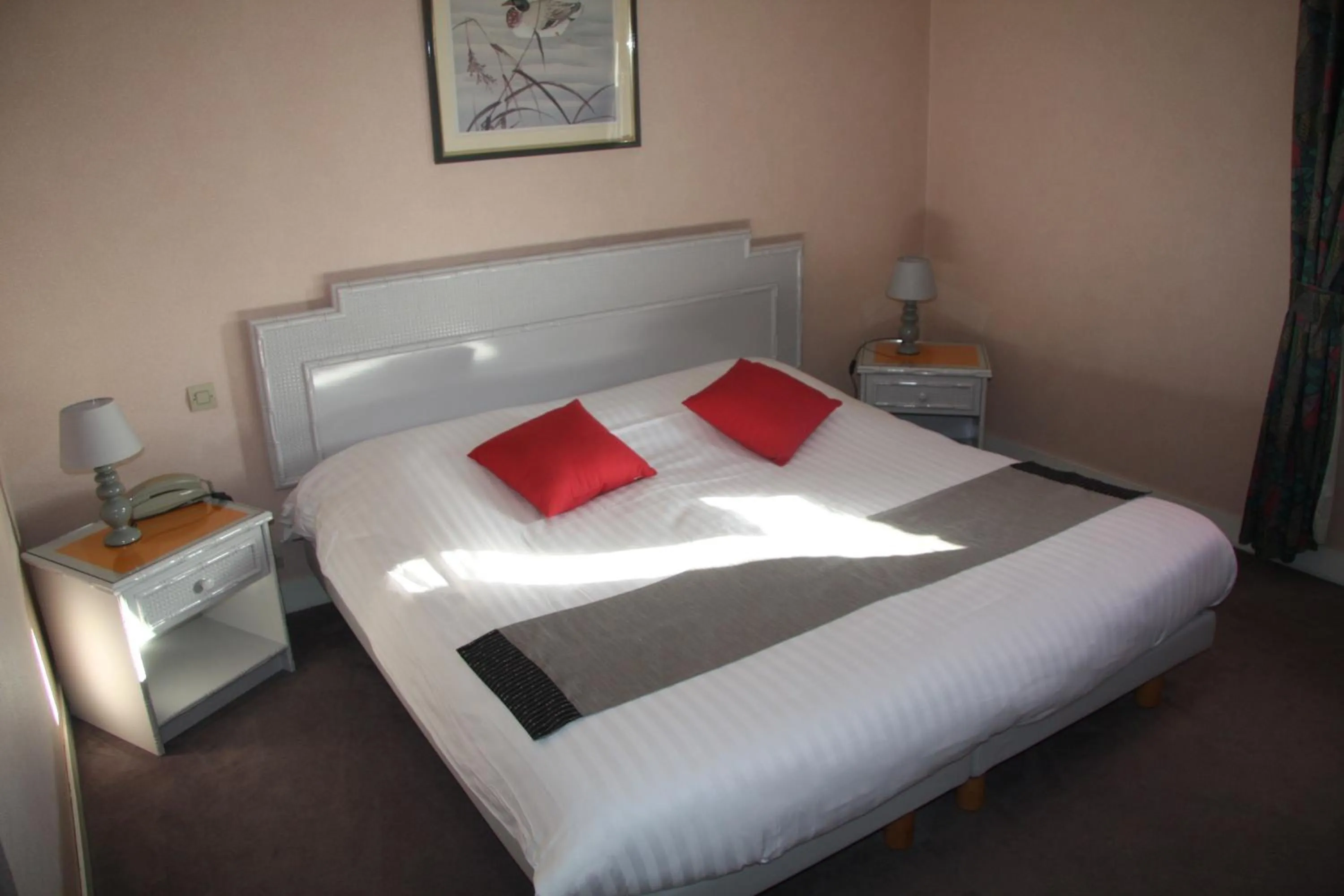 Photo of the whole room, Bed in Le Relais Du Haras - Deauville